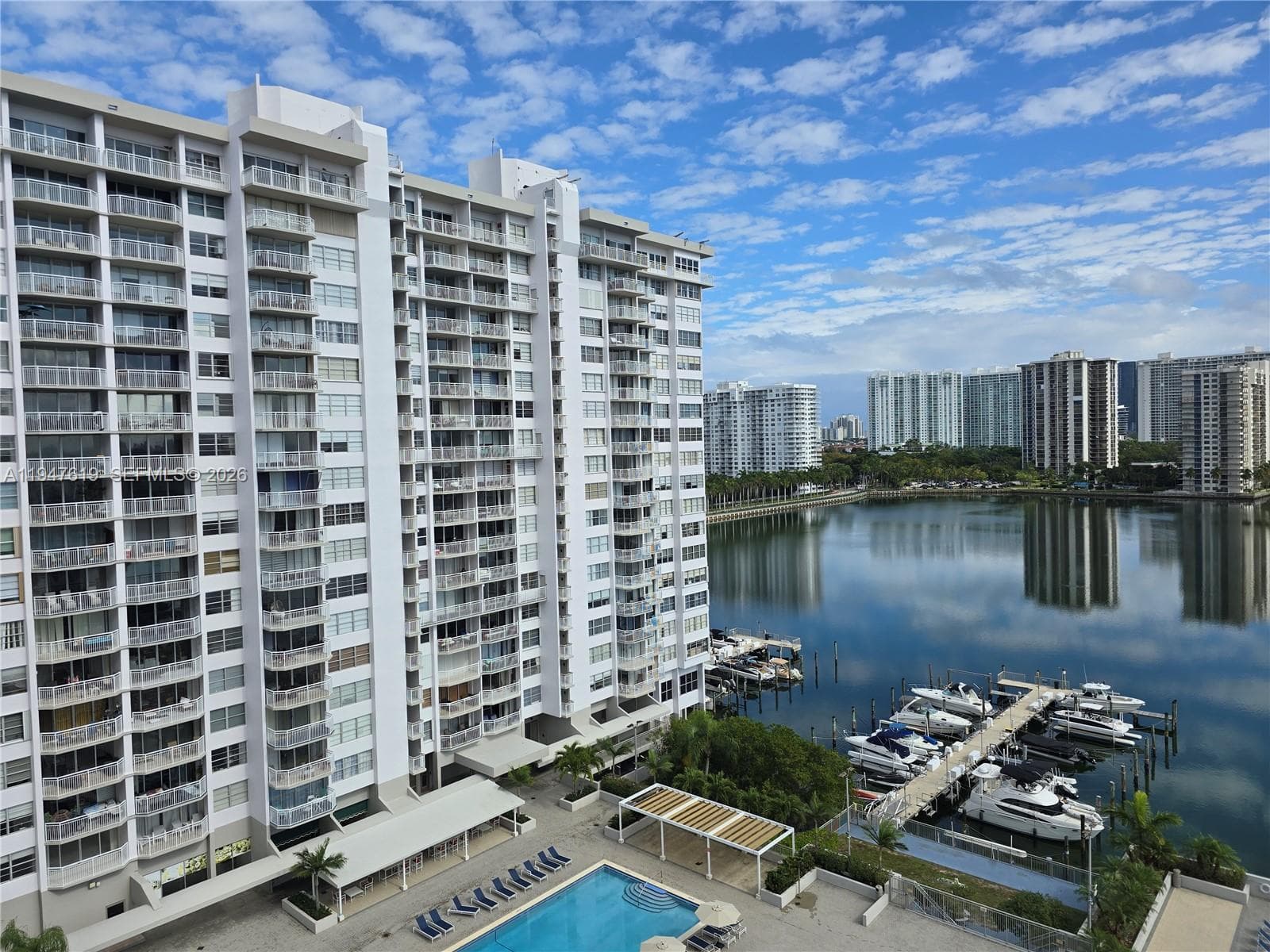 Full-service waterfront community in the heart of Aventura