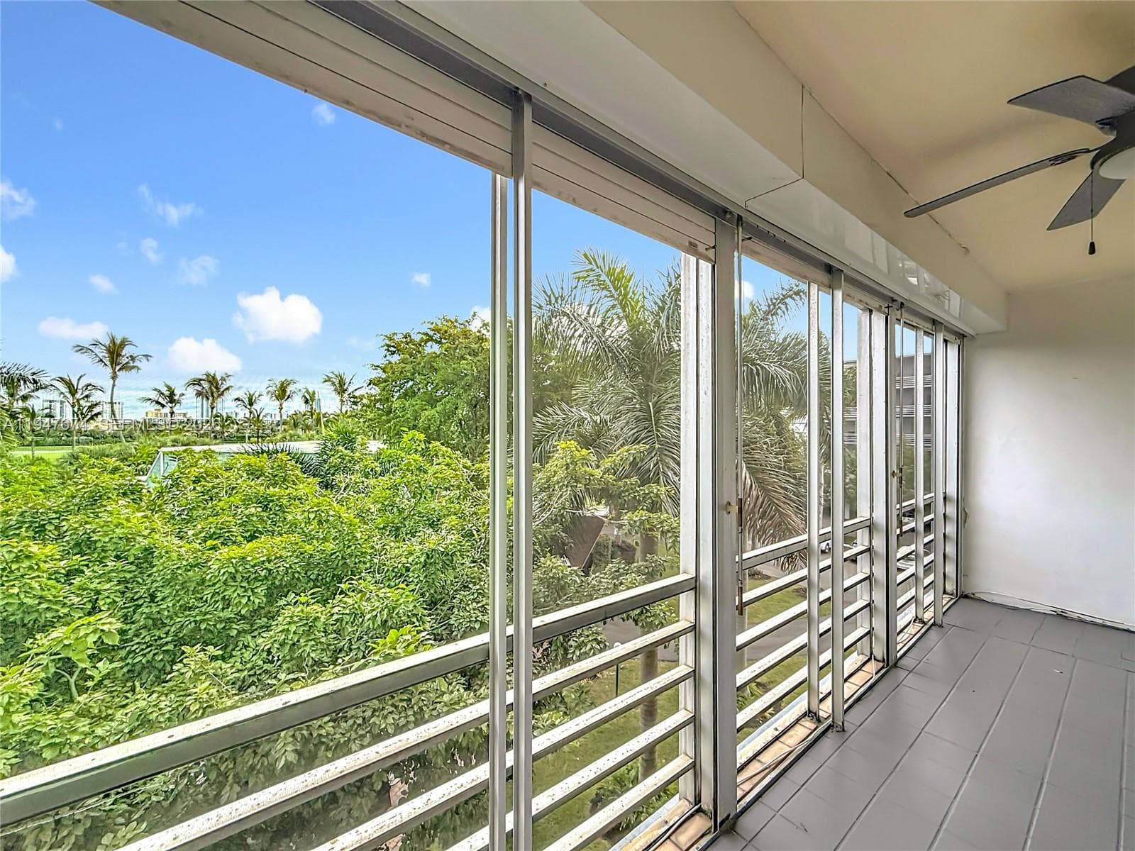 FAIRWAYS ROYALE CONDO · #411 in Hallandale Beach - Photo 35