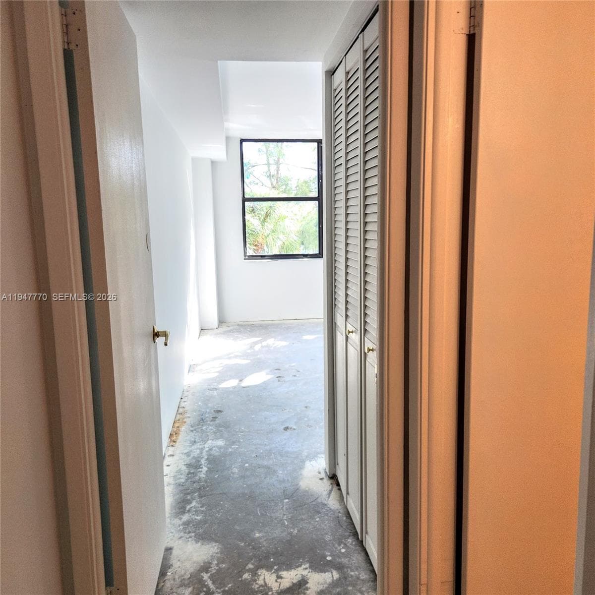 entry to 2nd bedroom