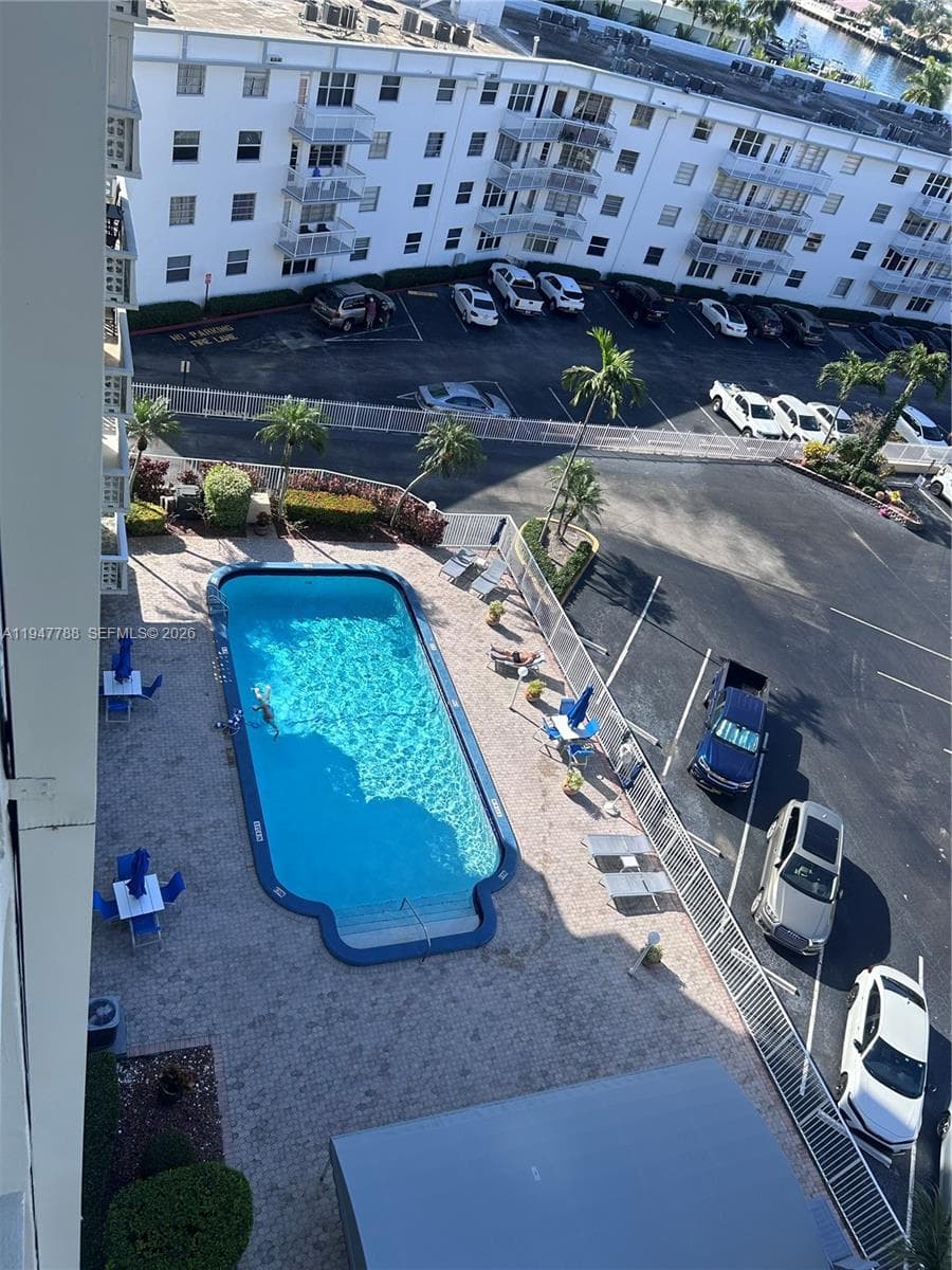 ISLANDS-MARTINIQUE CONDO · #804 in Hallandale Beach - Photo 9