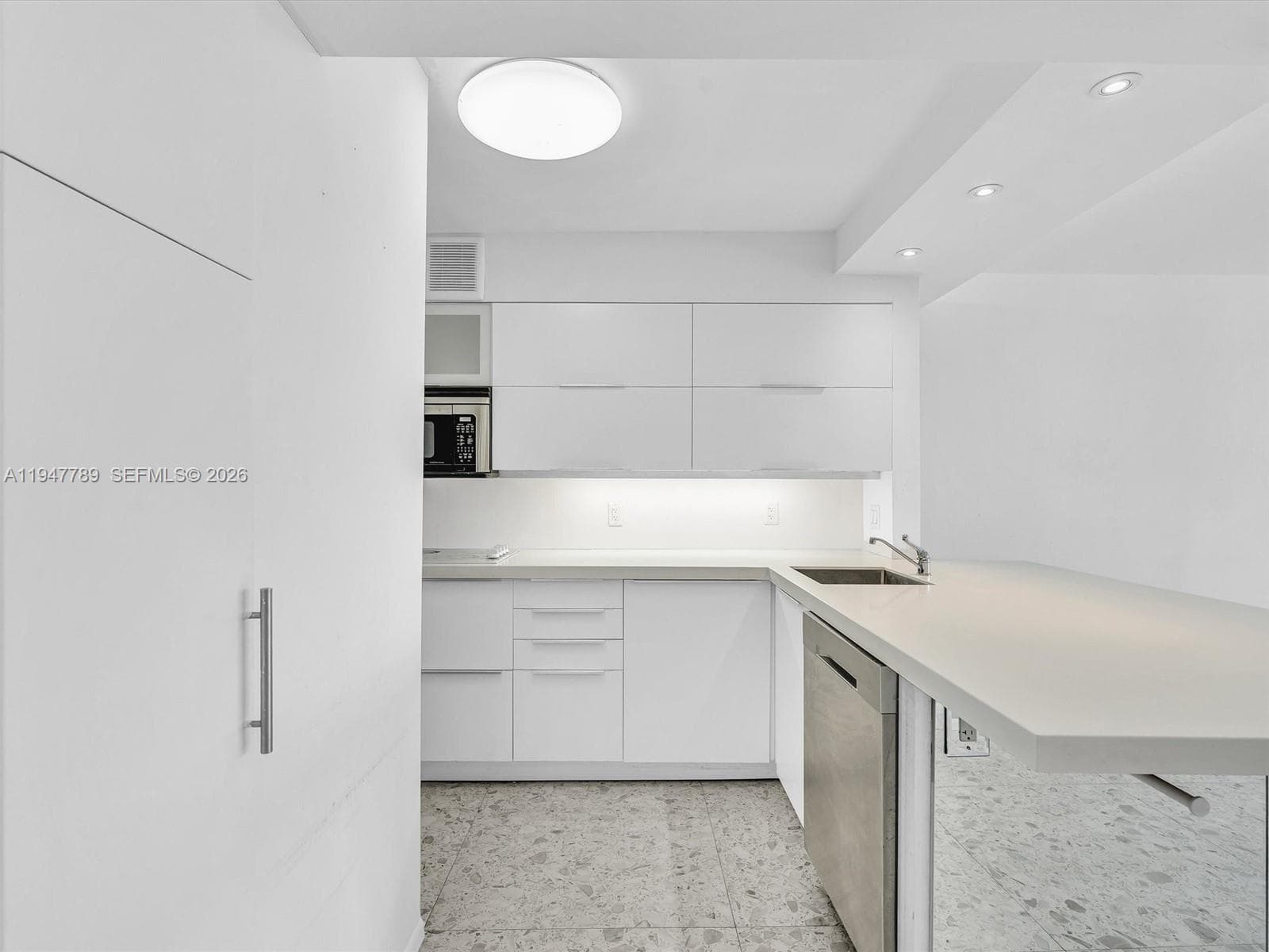 ARLEN HOUSE EAST CONDO · #1220 in Sunny Isles Beach - Photo 3