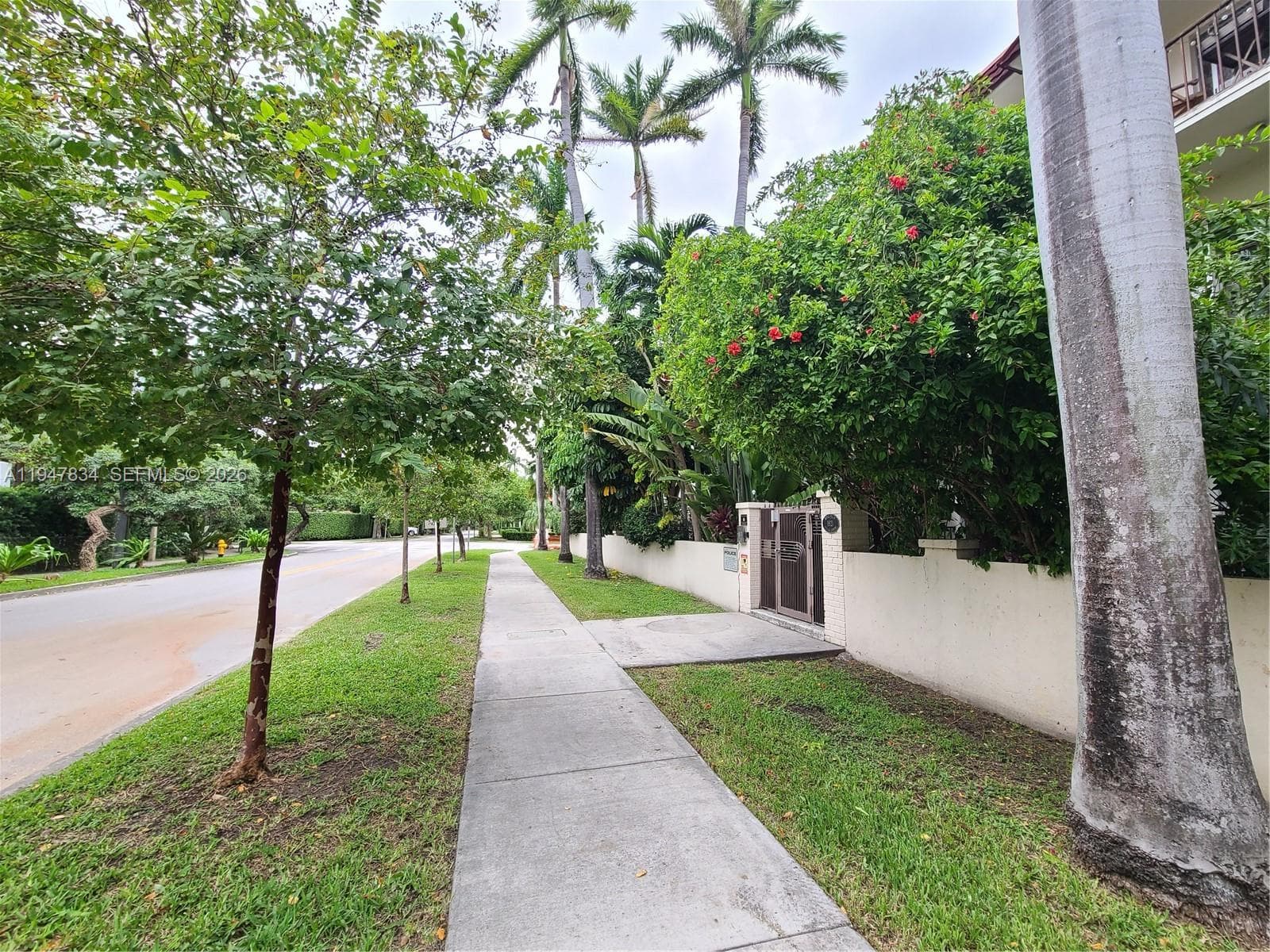 Very peaceful road, yet 2 blocks from Lincoln Road!