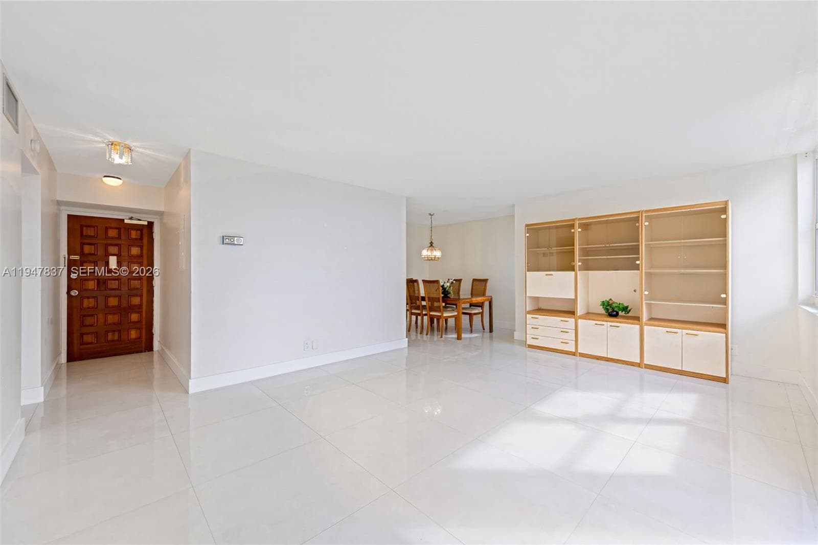 GOLDEN ISLES YACHT CLUB C · #707 in Hallandale Beach - Photo 2