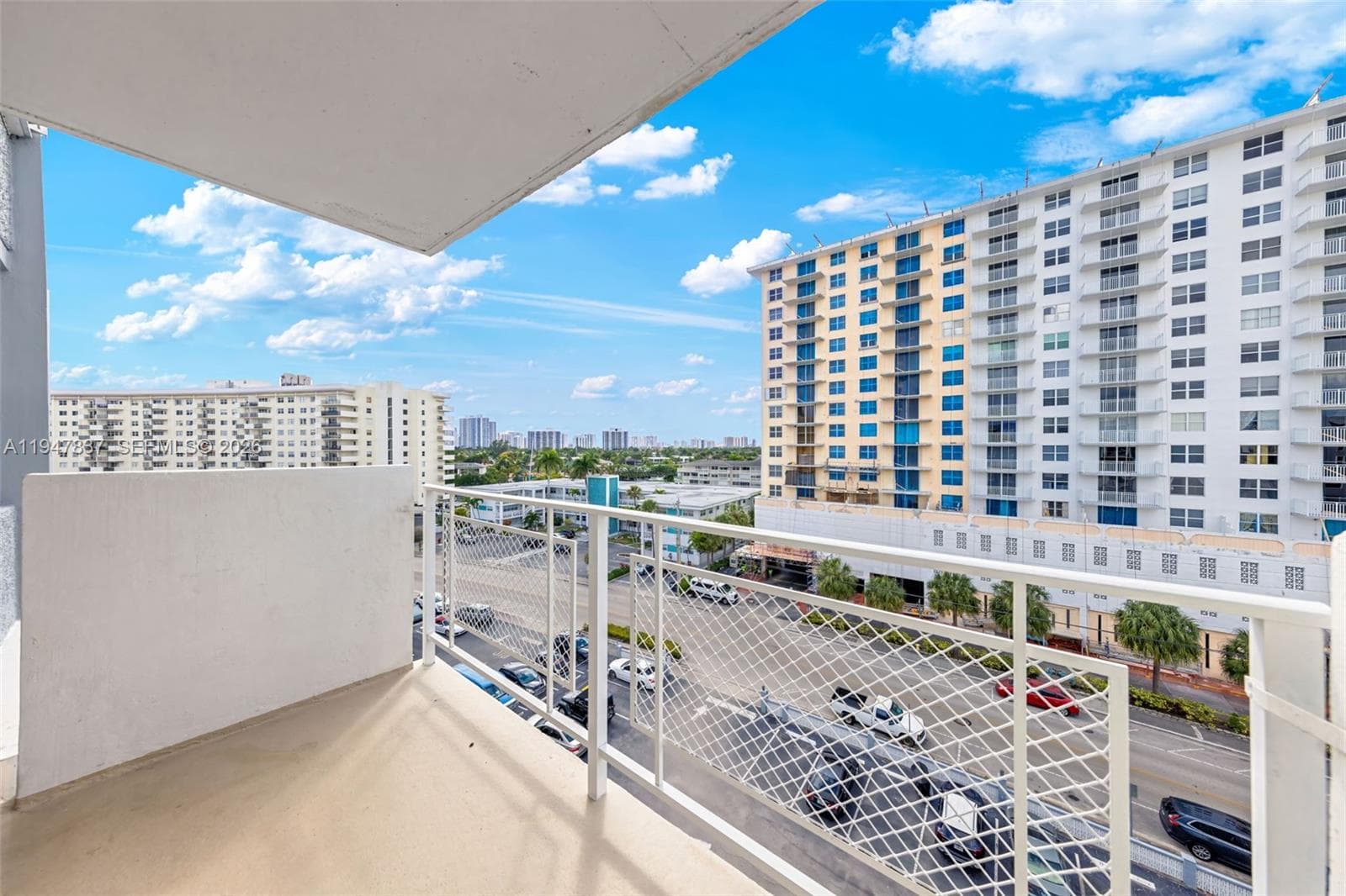GOLDEN ISLES YACHT CLUB C · #707 in Hallandale Beach - Photo 6
