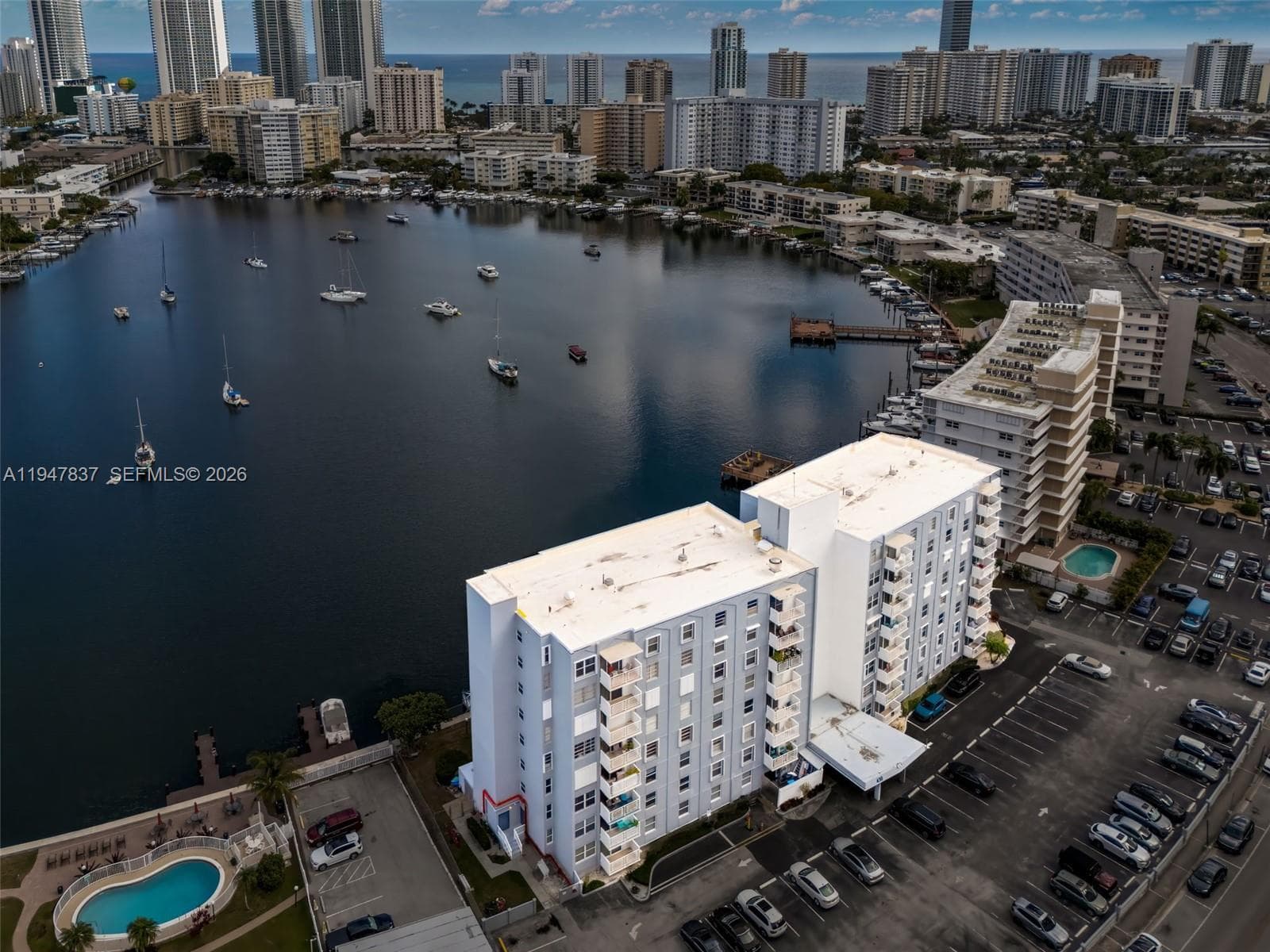 GOLDEN ISLES YACHT CLUB C · #707 in Hallandale Beach - Photo 17