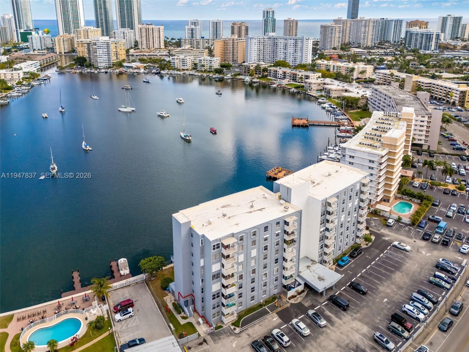 GOLDEN ISLES YACHT CLUB C · #707 in Hallandale Beach - Photo 16