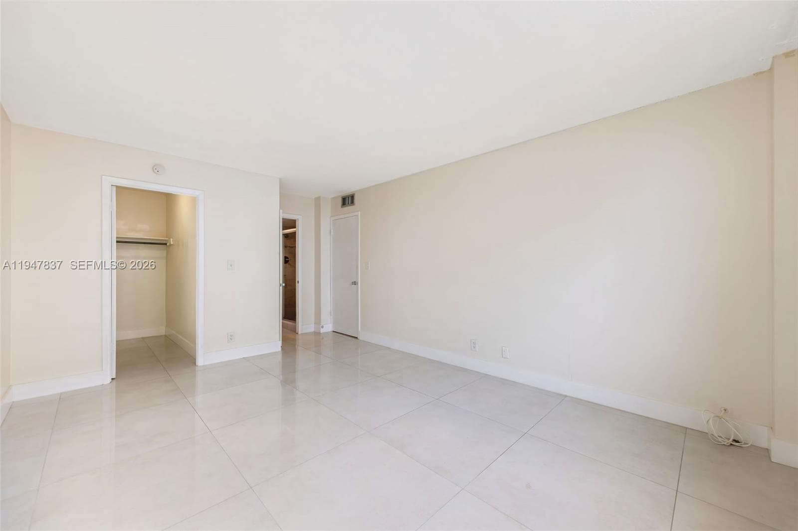 GOLDEN ISLES YACHT CLUB C · #707 in Hallandale Beach - Photo 7