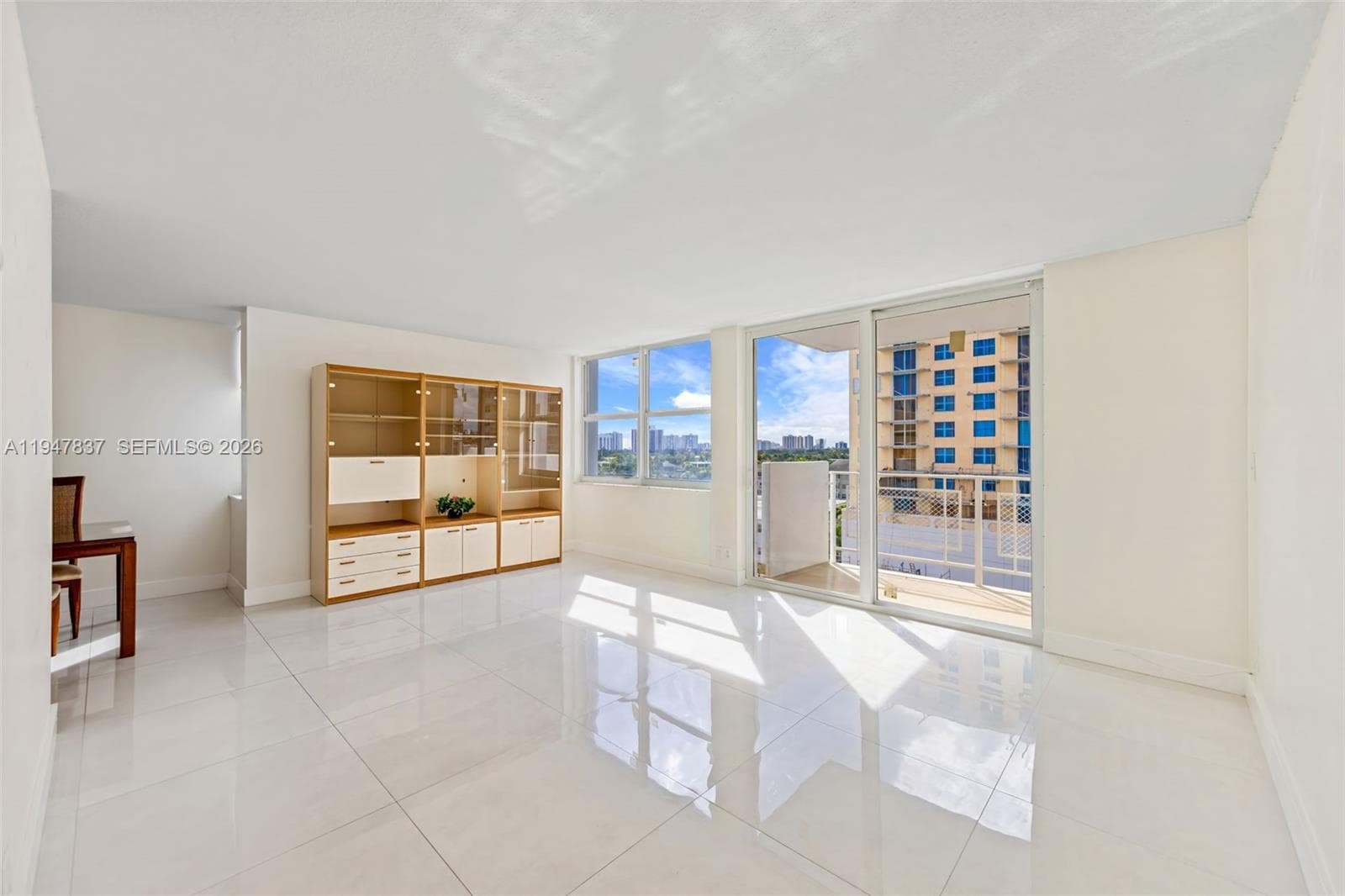 GOLDEN ISLES YACHT CLUB C · #707 in Hallandale Beach - Photo 3