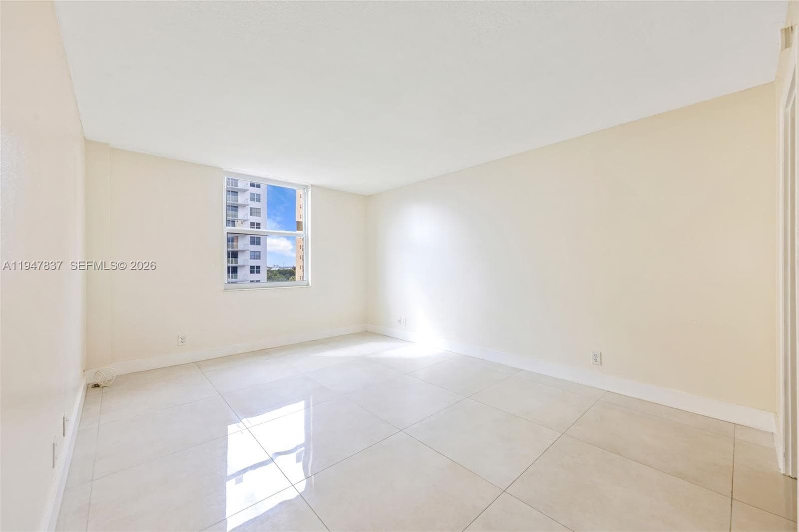 GOLDEN ISLES YACHT CLUB C · #707 in Hallandale Beach - Photo 10