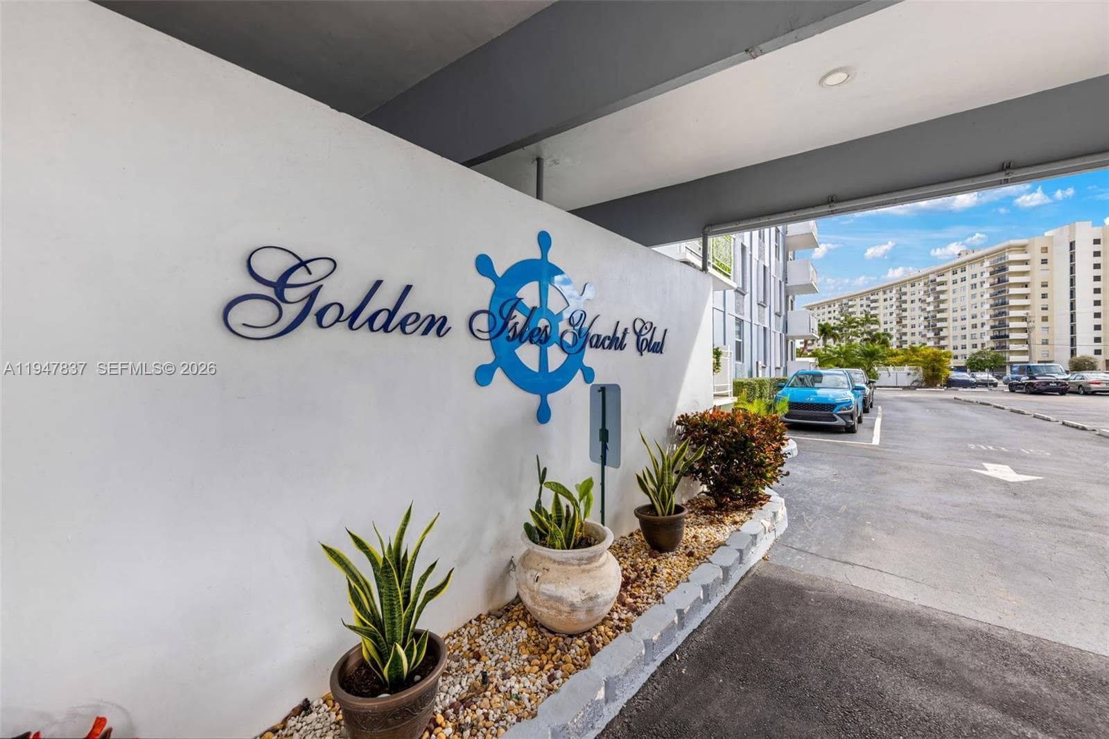 GOLDEN ISLES YACHT CLUB C · #707 in Hallandale Beach - Photo 14