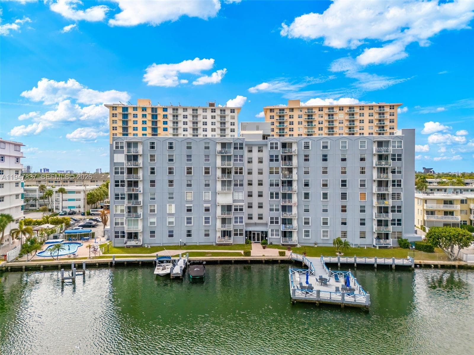 GOLDEN ISLES YACHT CLUB C · #707 in Hallandale Beach - Photo 15