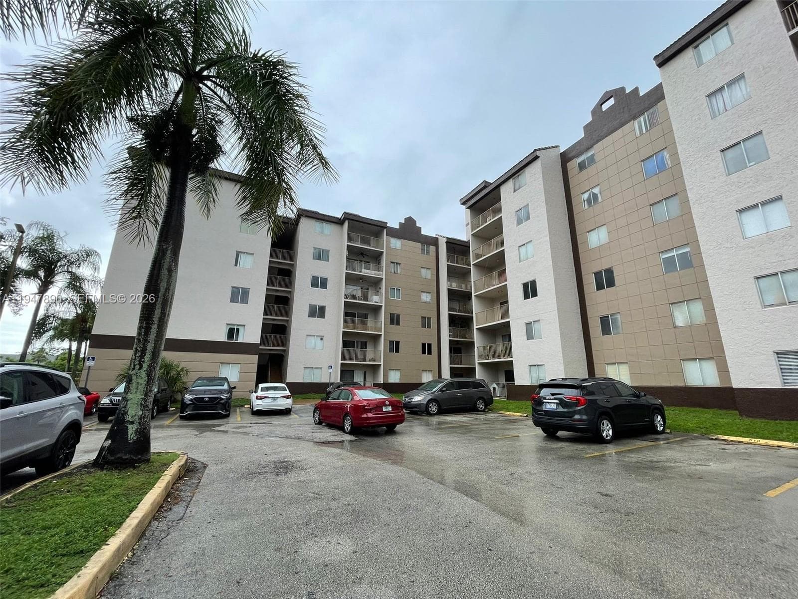 KENDALL LAKE TOWERS CONDO · #313 in Miami - Photo 2