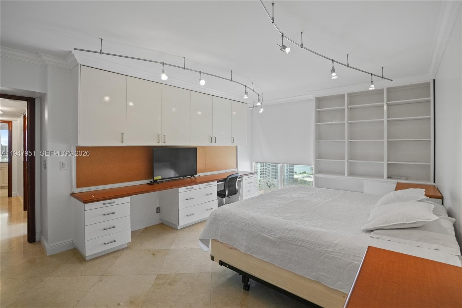 TURNBERRY TOWERS CONDO · #25GR in Aventura - Photo 37