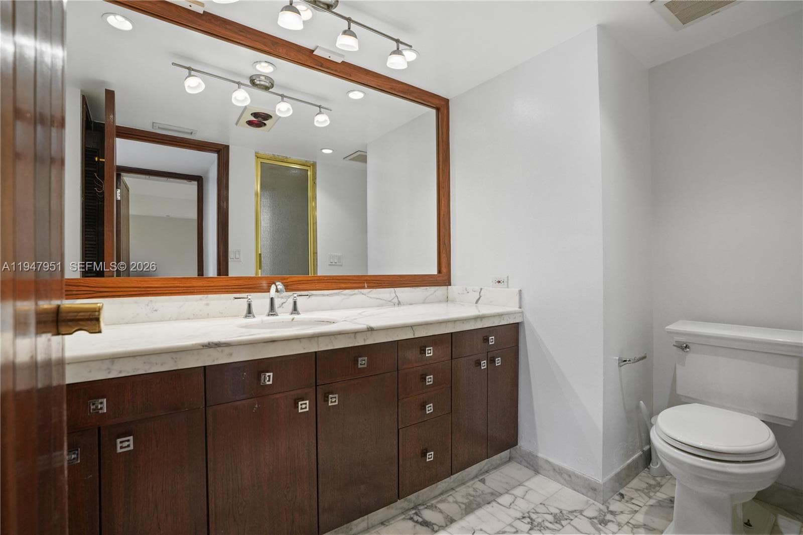 TURNBERRY TOWERS CONDO · #25GR in Aventura - Photo 19