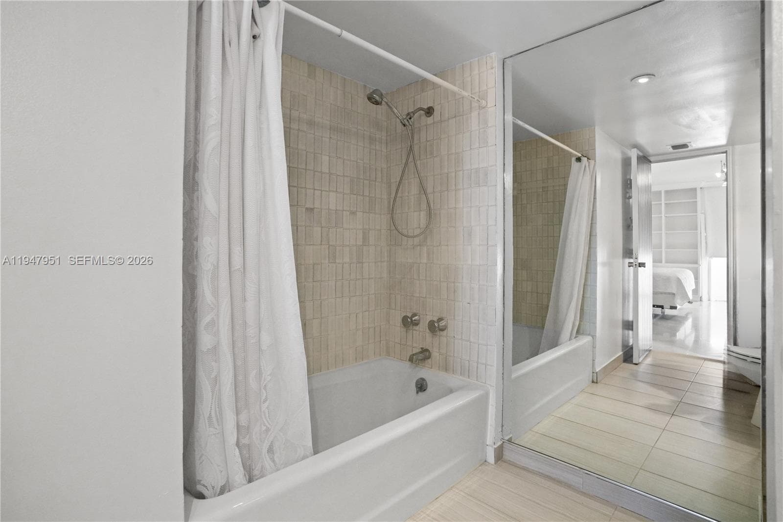 TURNBERRY TOWERS CONDO · #25GR in Aventura - Photo 40