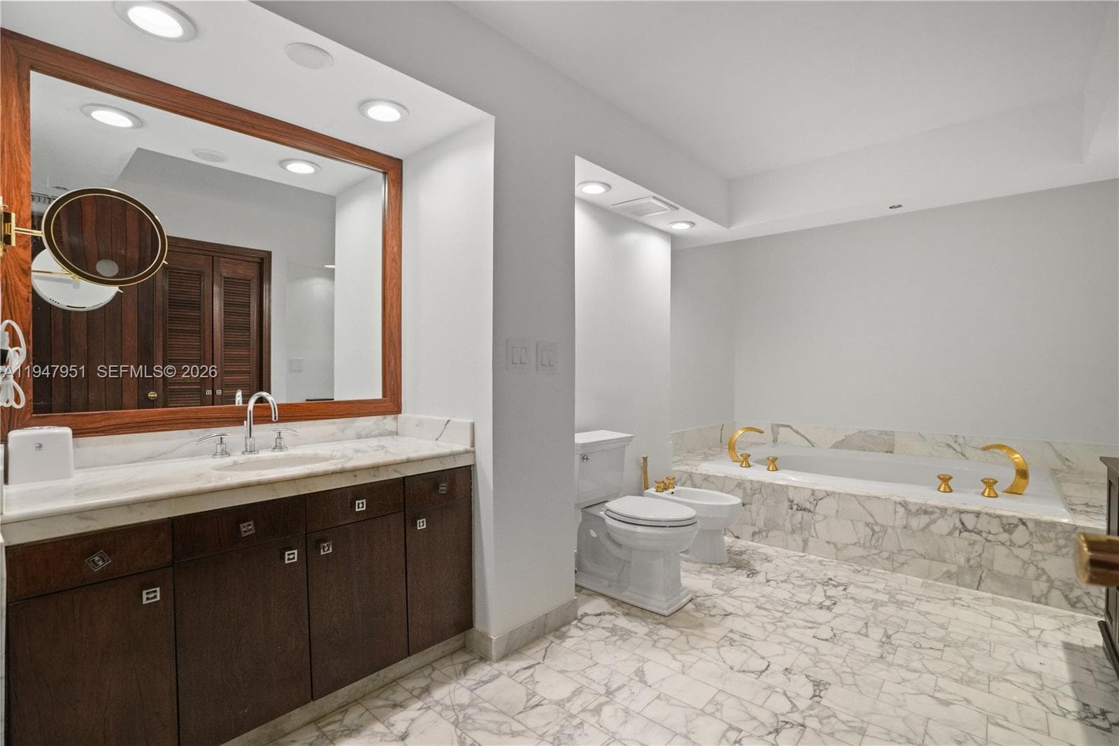 TURNBERRY TOWERS CONDO · #25GR in Aventura - Photo 21