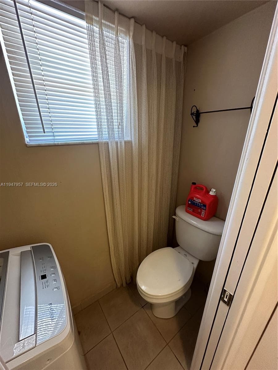 BISC LAKE GARDENS NO 2 BL · #M216 in Aventura - Photo 4