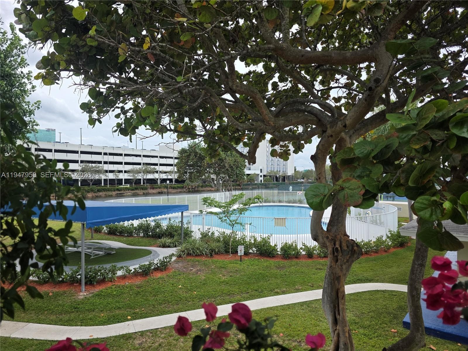 VILLAGE AT DADELAND CONDO · #D215 in Miami - Photo 2