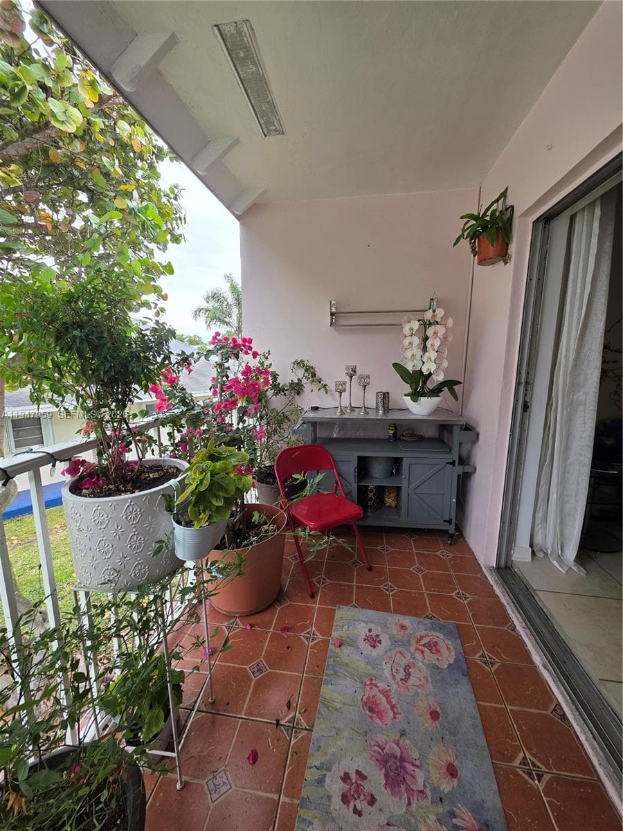 VILLAGE AT DADELAND CONDO · #D215 in Miami - Photo 5