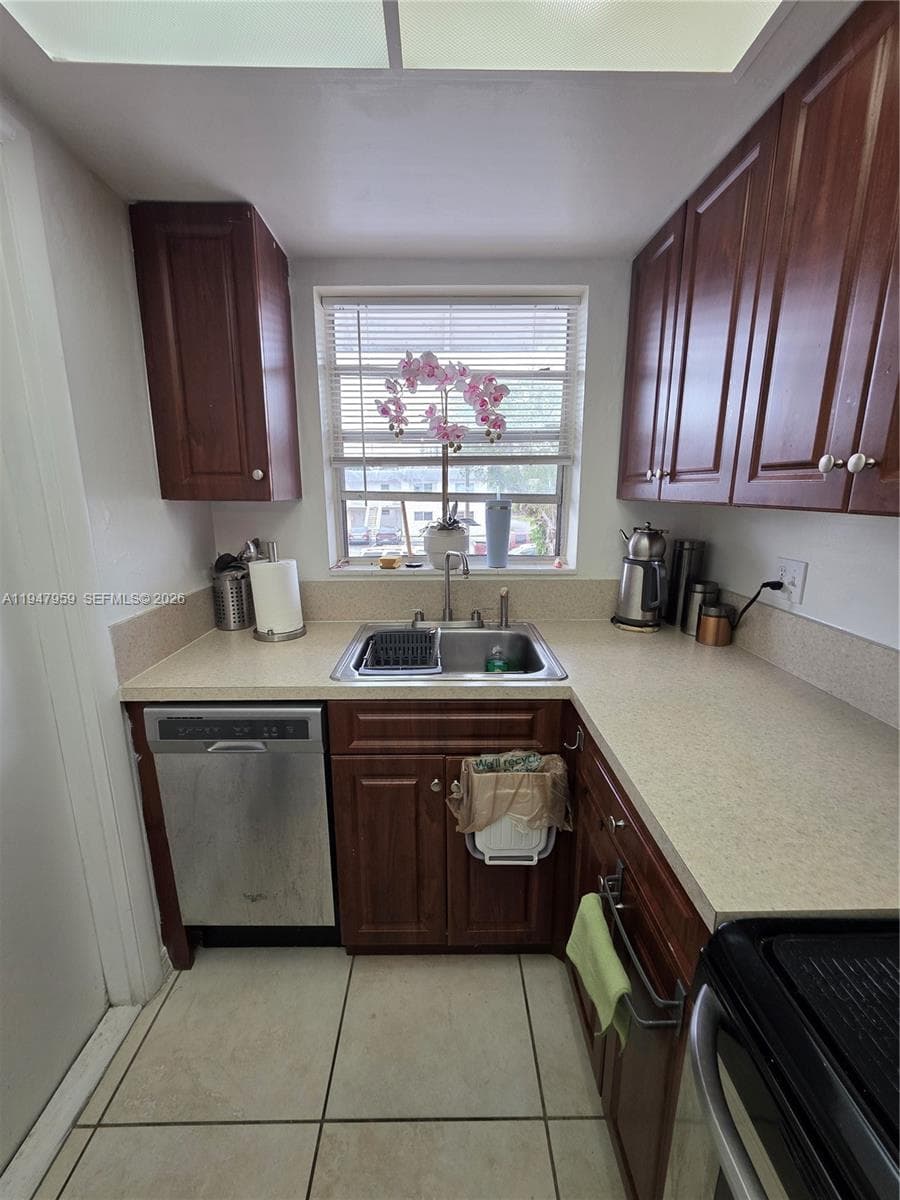 VILLAGE AT DADELAND CONDO · #D215 in Miami - Photo 18