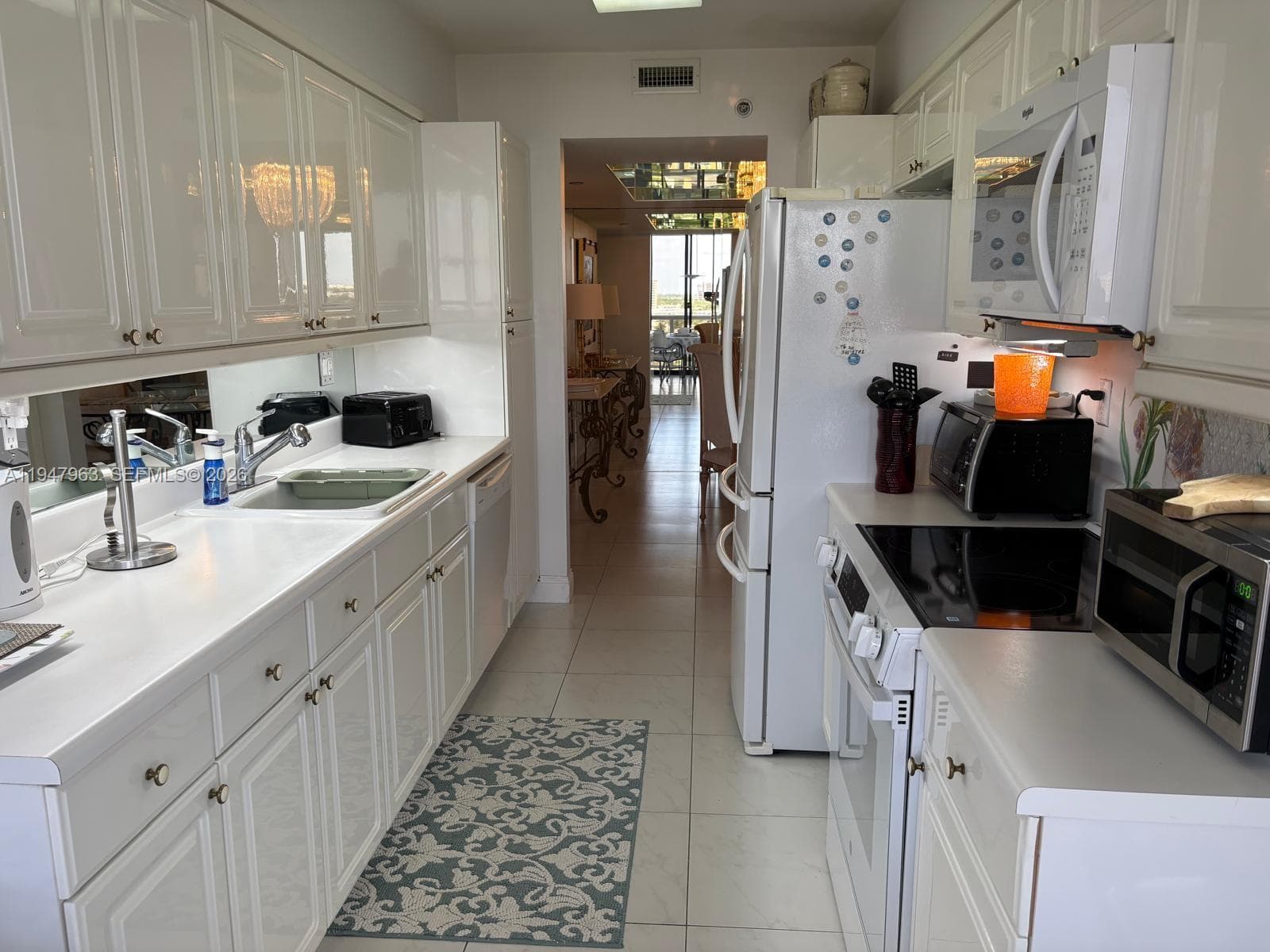 HARBOR TOWERS · #1001 in Aventura - Photo 10