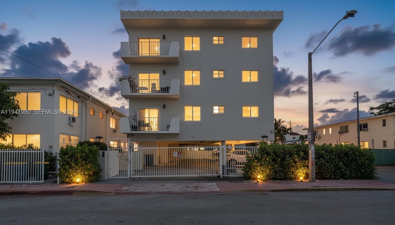 72 Carlyle Miami Beach Residences · #402 in Miami Beach - Photo 16