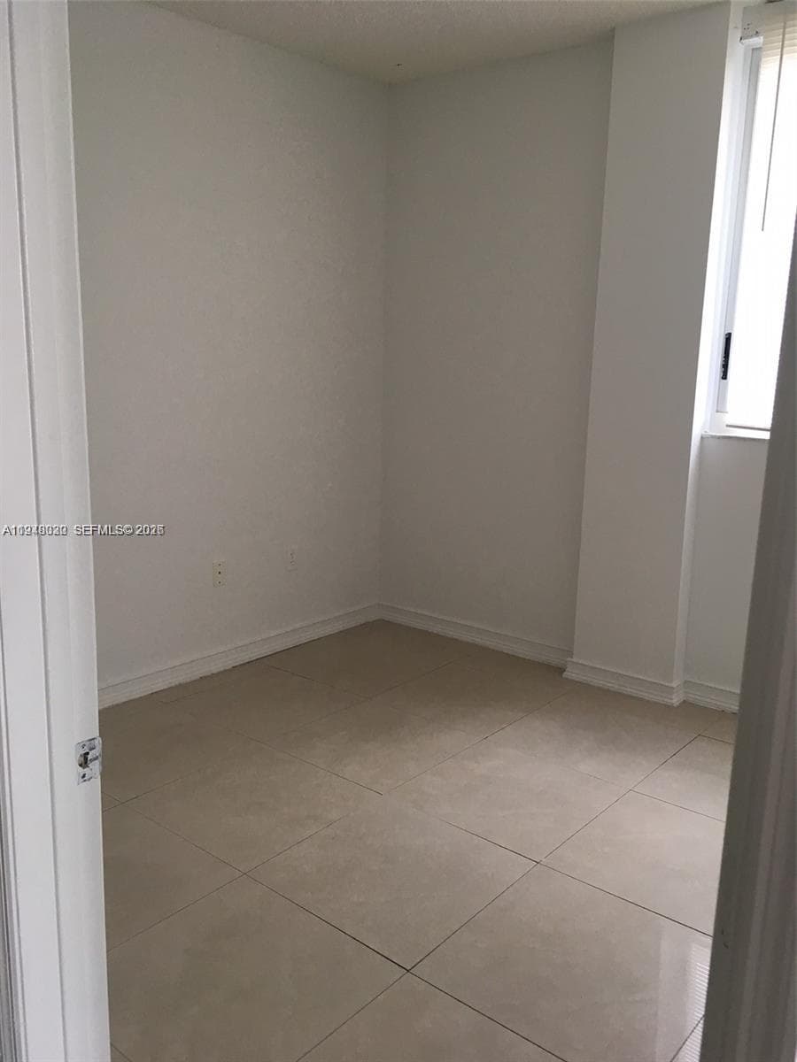 BLUE LAGOON CONDO · #602 in Miami - Photo 5