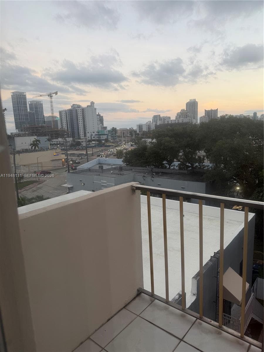 BONI VISTA 2 · #505 in Miami Beach - Photo 16