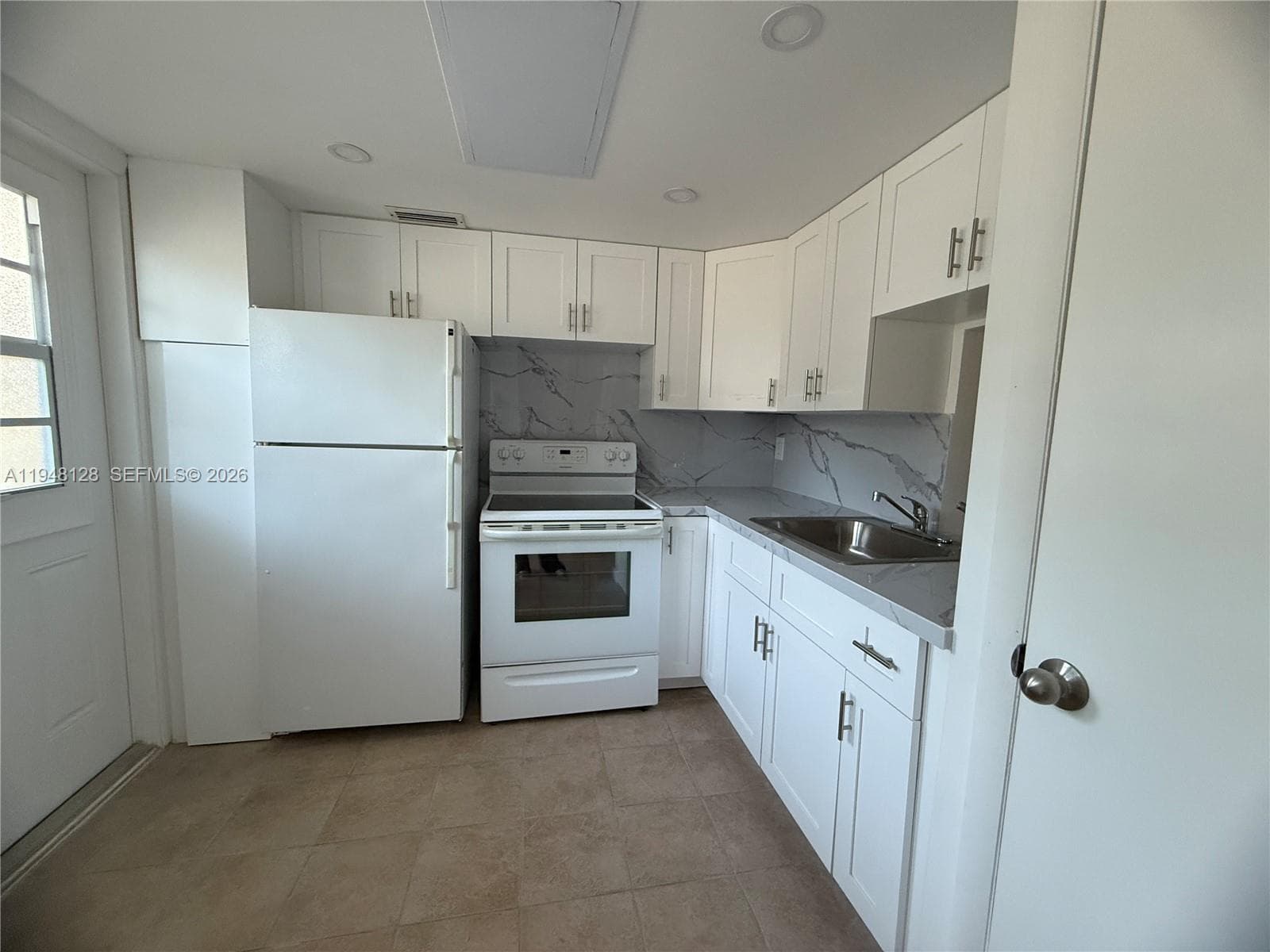 BISC LAKE GARDENS NO 2 BL · #F105 in Aventura - Photo 1