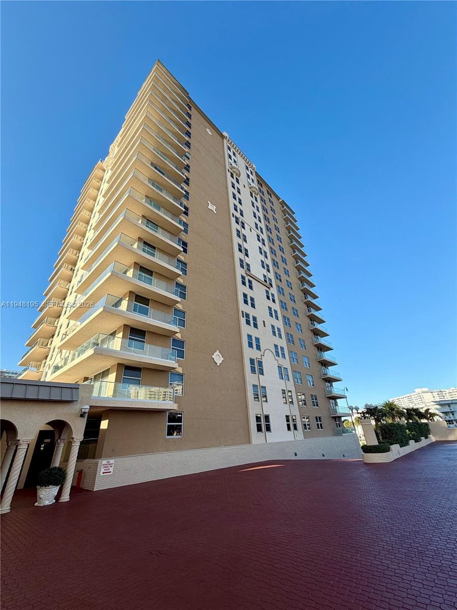MALAGA TOWERS CONDO · #5A in Hallandale Beach - Photo 27