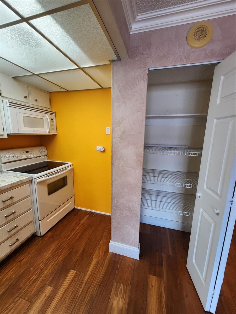 WINSTON TOWERS 200 · #2110 in Sunny Isles Beach - Photo 7