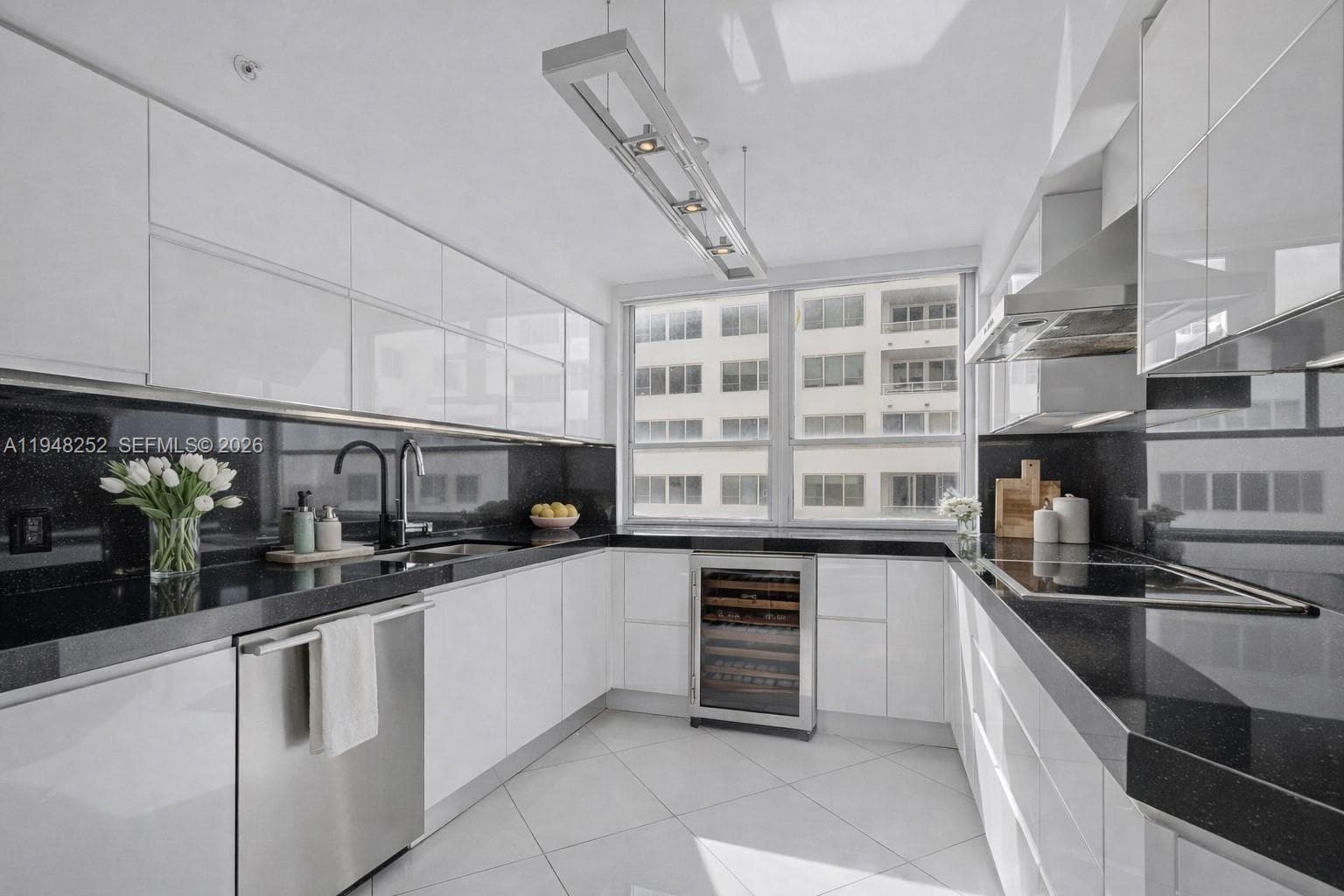 CAPOBELLA CONDO · #903 in Miami Beach - Photo 6