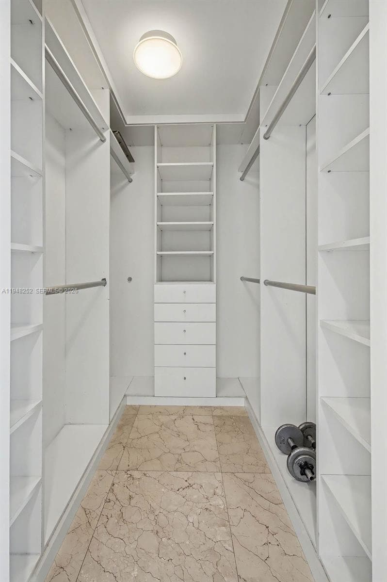 CAPOBELLA CONDO · #903 in Miami Beach - Photo 5