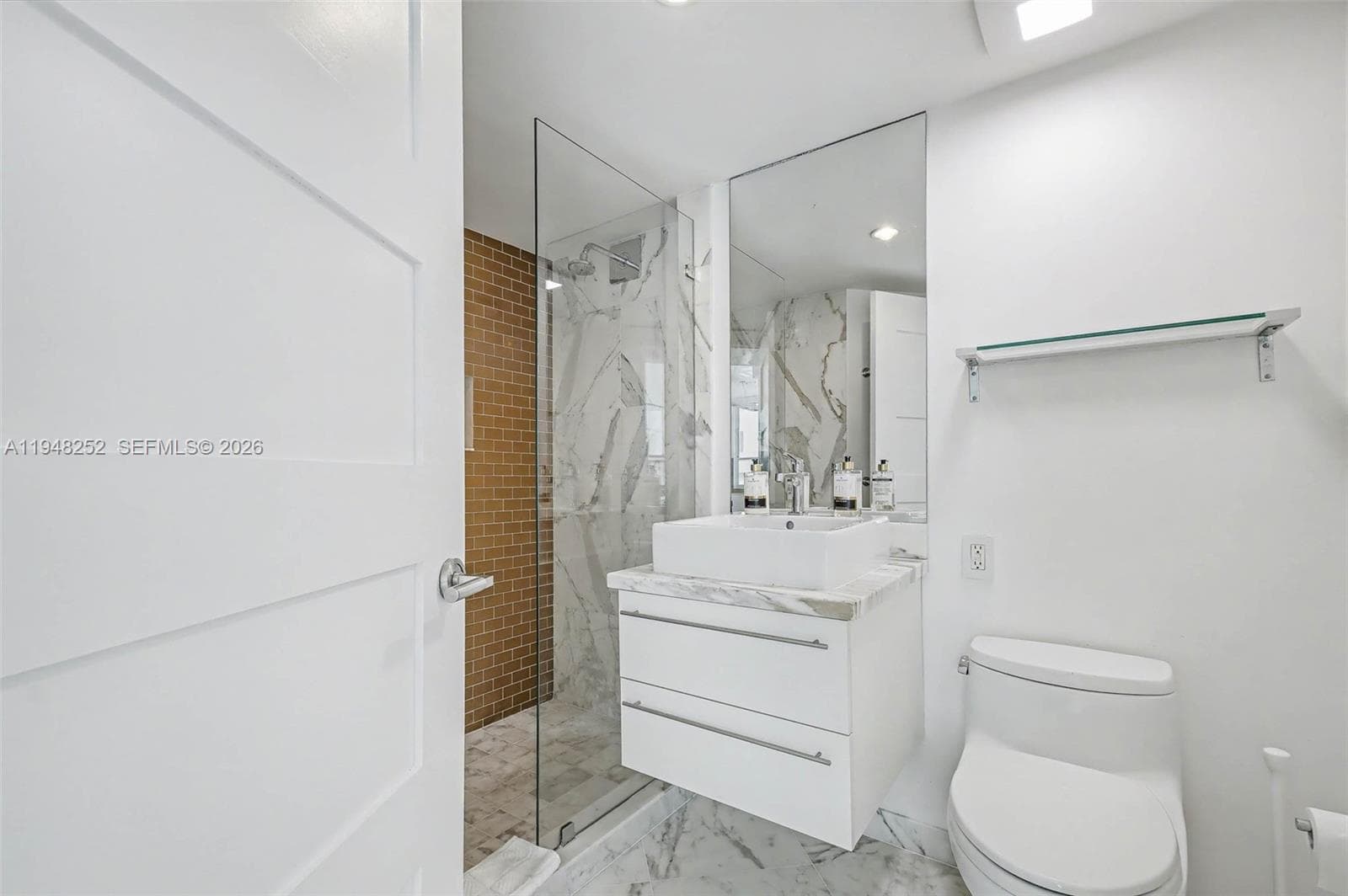 CAPOBELLA CONDO · #903 in Miami Beach - Photo 10