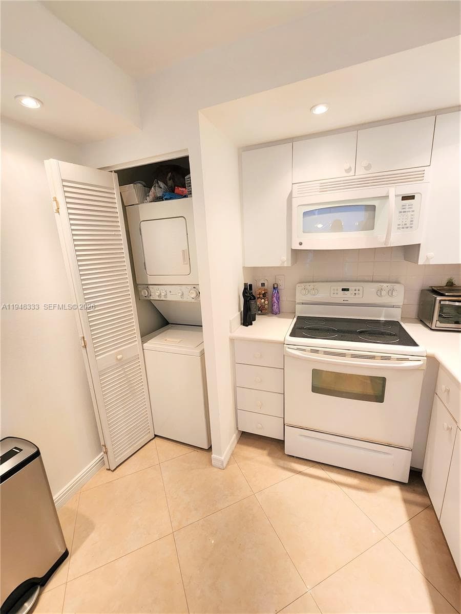 WINSTON TOWERS 700 CONDO · #1607 in Sunny Isles Beach - Photo 7