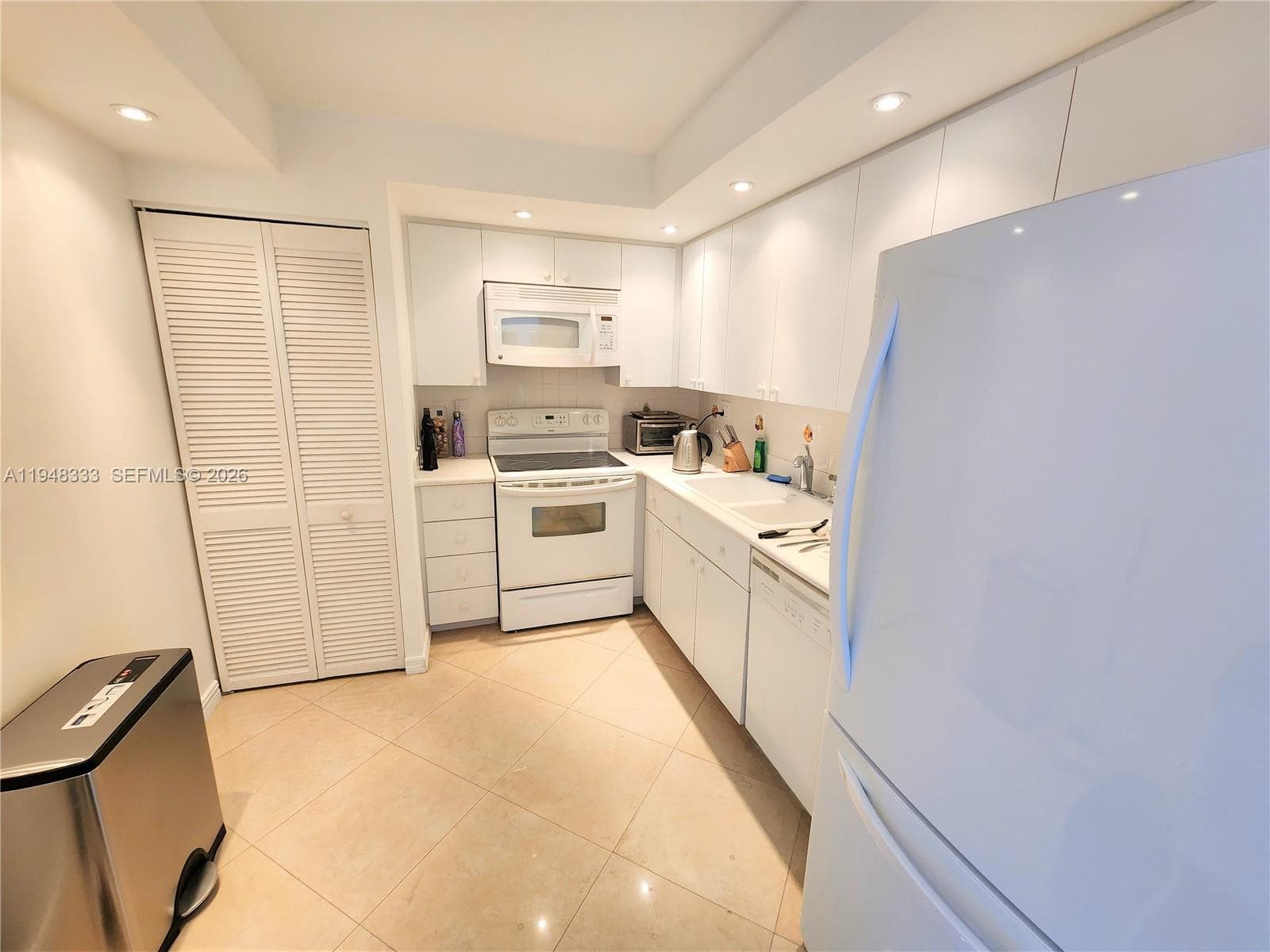 WINSTON TOWERS 700 CONDO · #1607 in Sunny Isles Beach - Photo 5