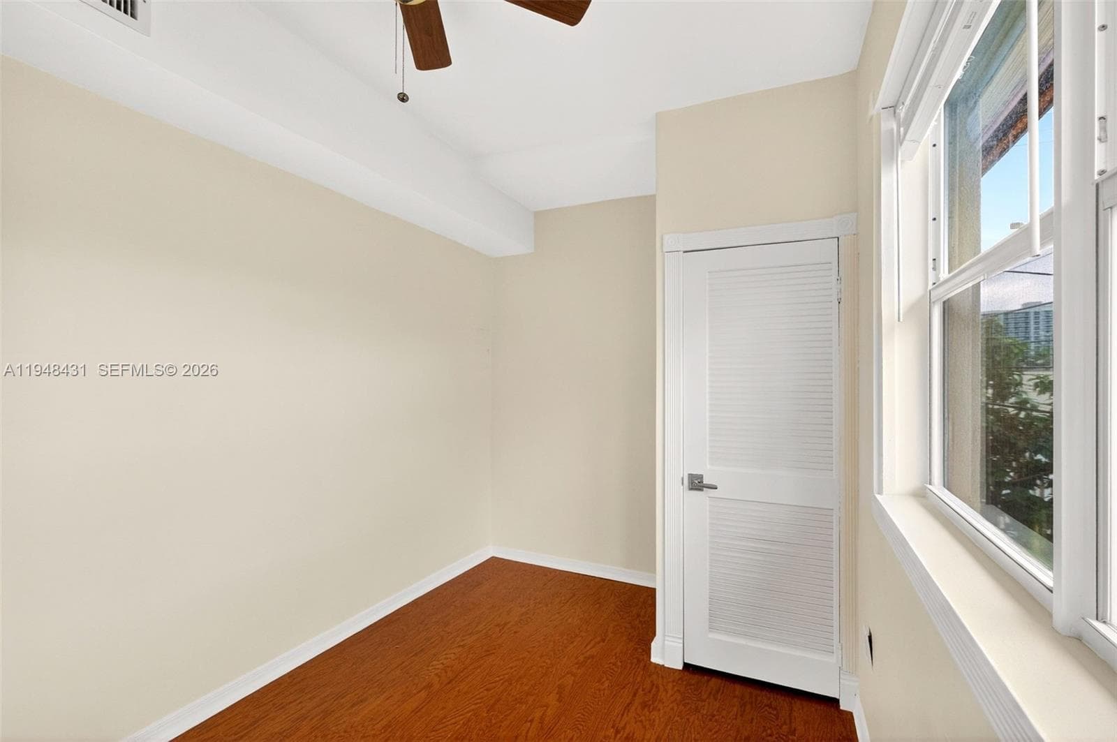 2nd bedroom, great for an office
