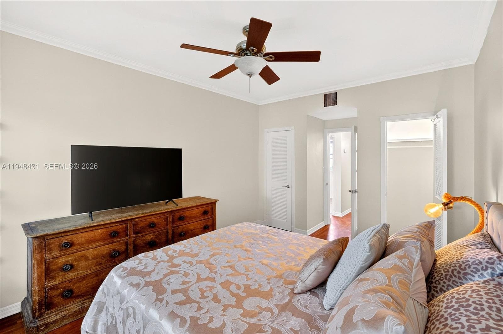 Bedroom can be furnished or unfurnished