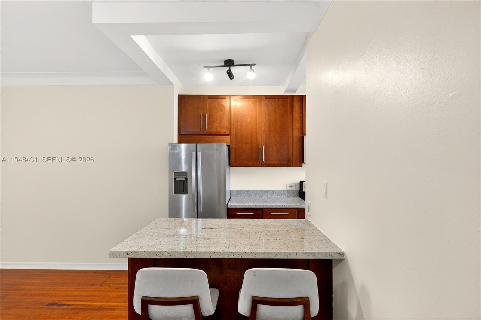 Eat-in countertop