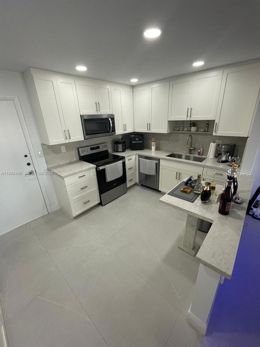 STRATFORD TOWERS · #302 in Hollywood - Photo 2