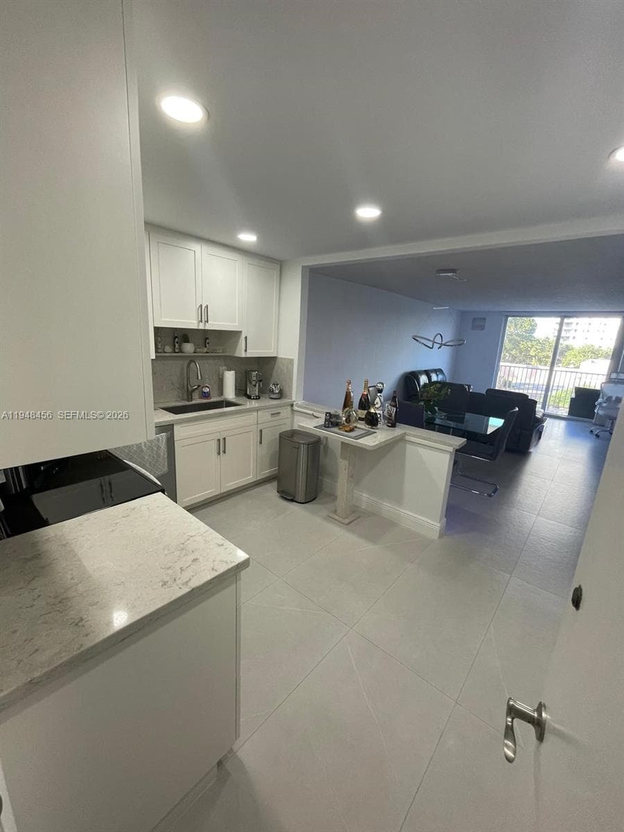 STRATFORD TOWERS · #302 in Hollywood - Photo 1