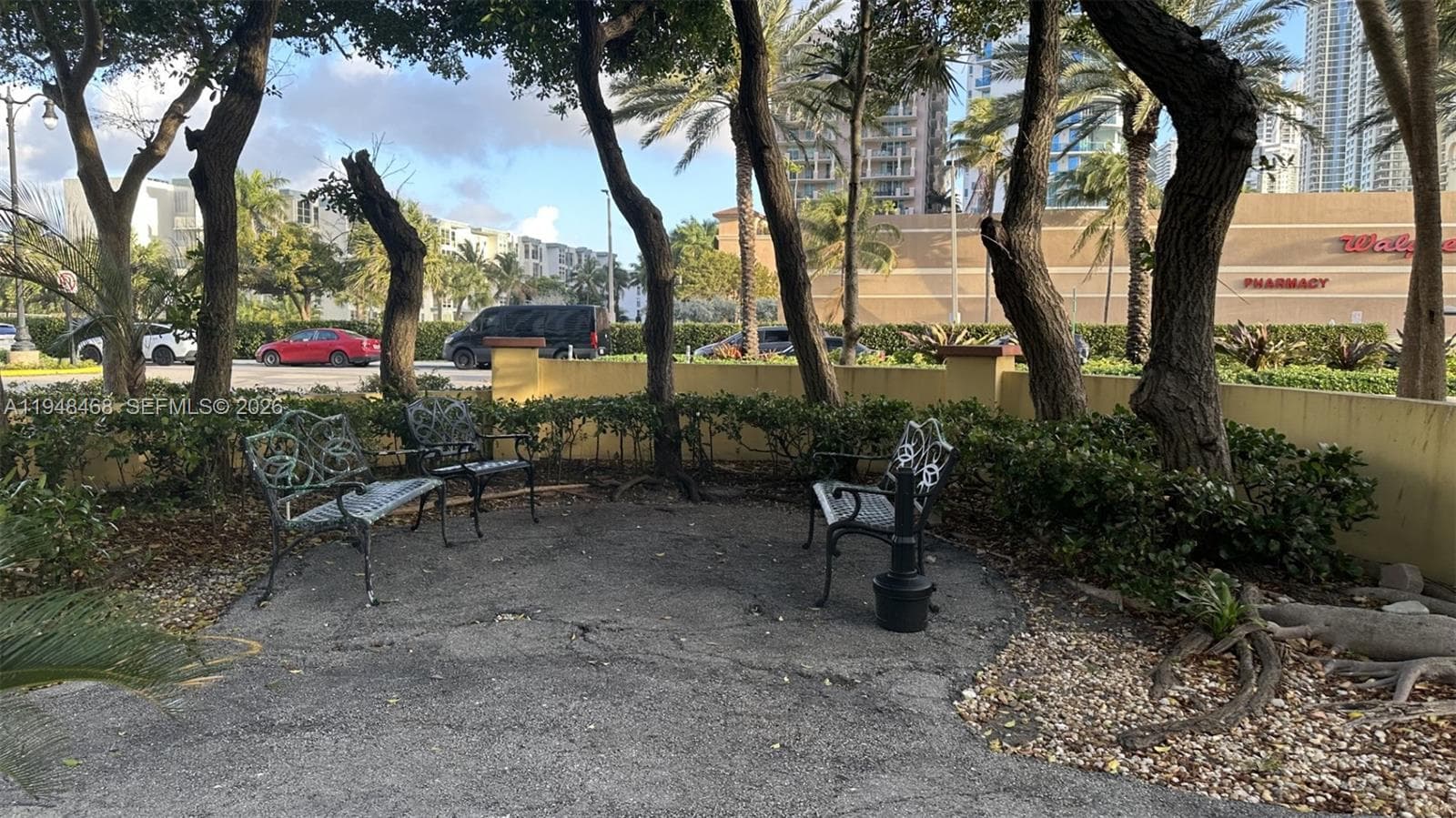 Winston Towers 600 · #1909 in Sunny Isles Beach - Photo 32