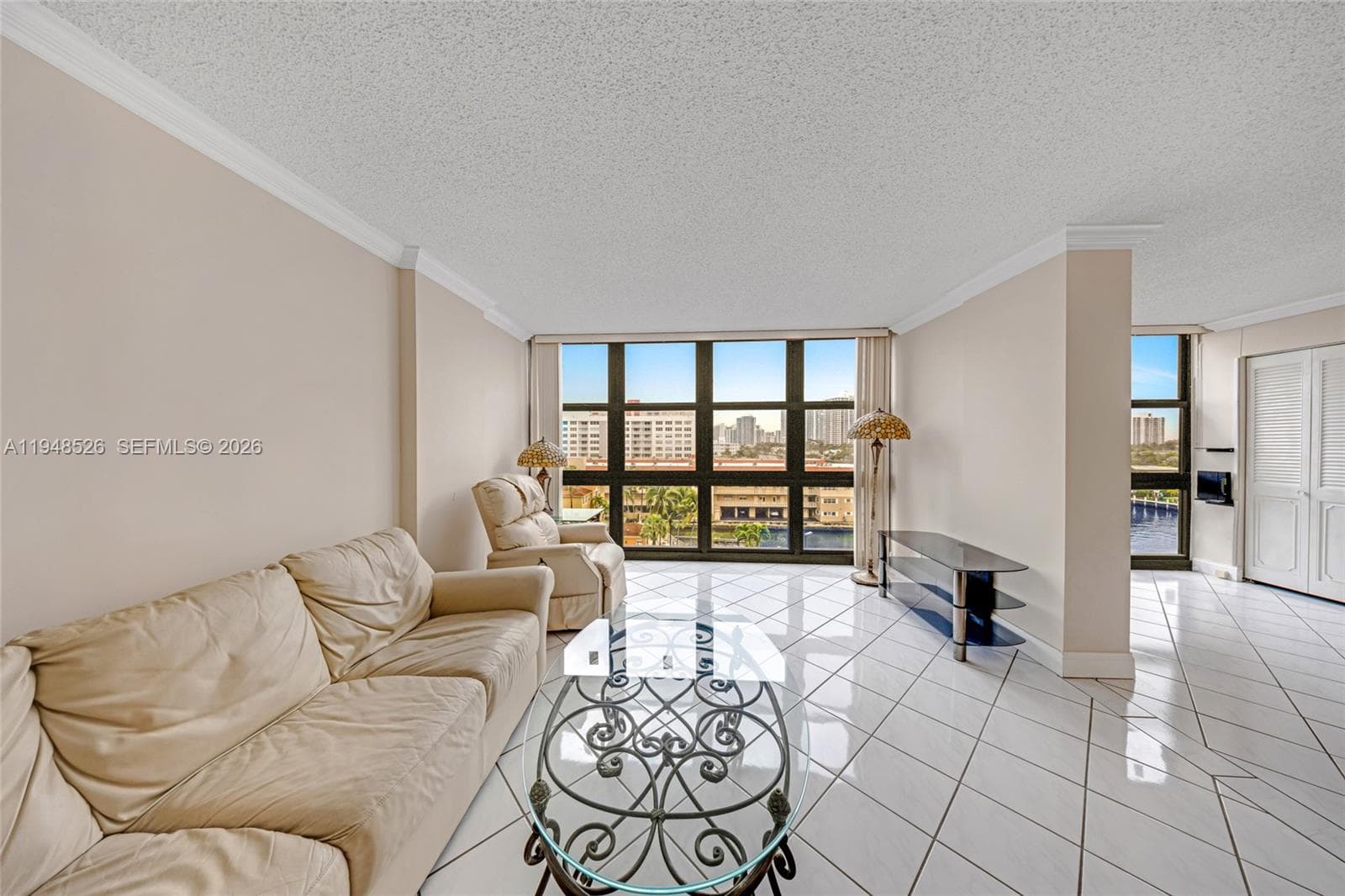 AVANT GARDE CONDO · #706 in Hallandale Beach - Photo 2