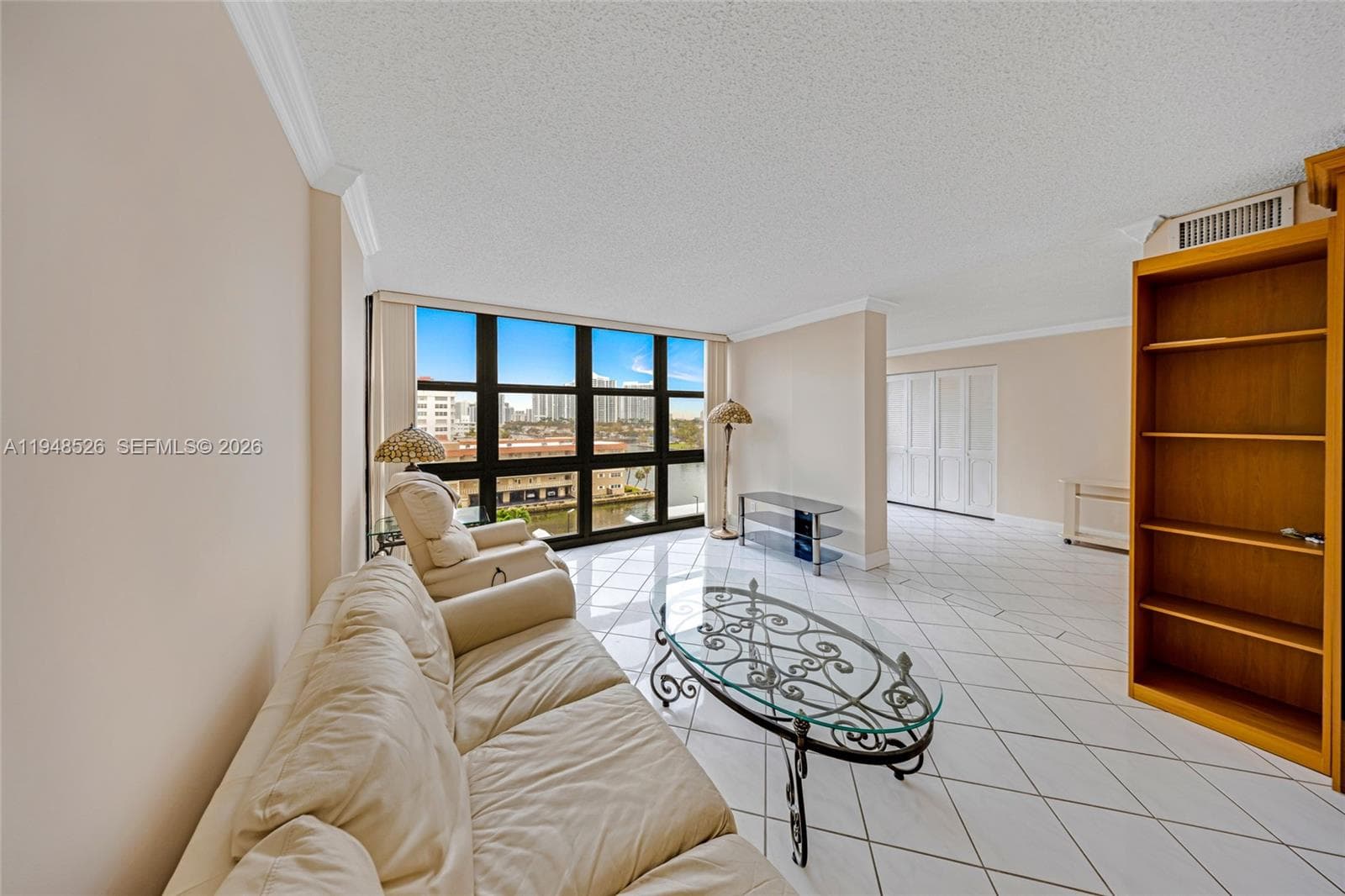 AVANT GARDE CONDO · #706 in Hallandale Beach - Photo 4
