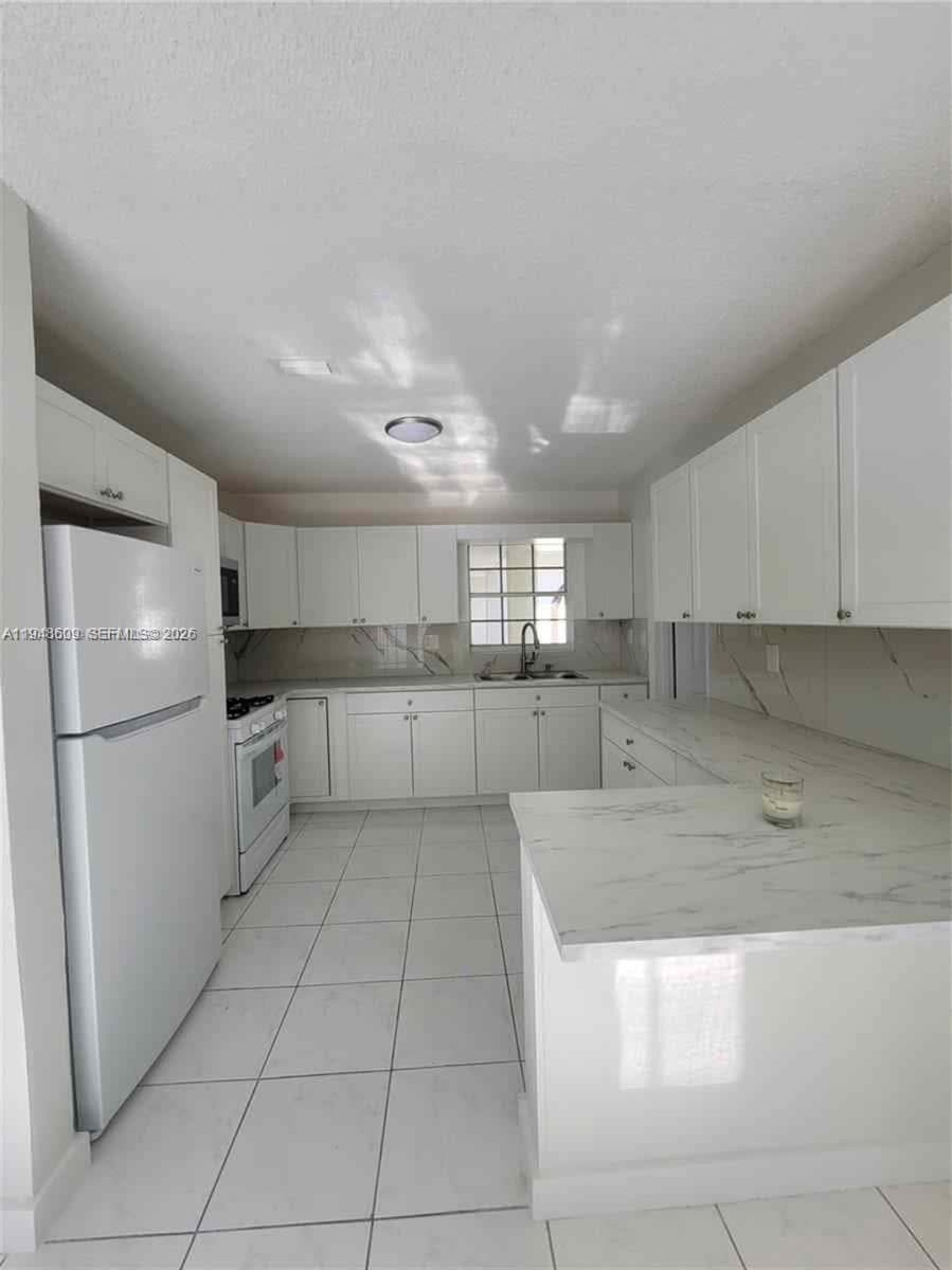 12305 SW 42nd St photo 3