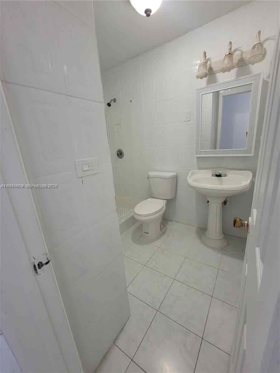 12305 SW 42nd St photo 5
