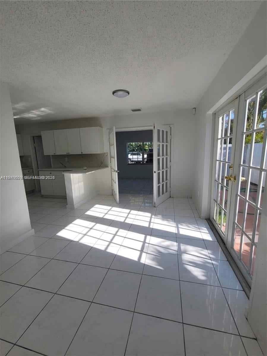 12305 SW 42nd St photo 4