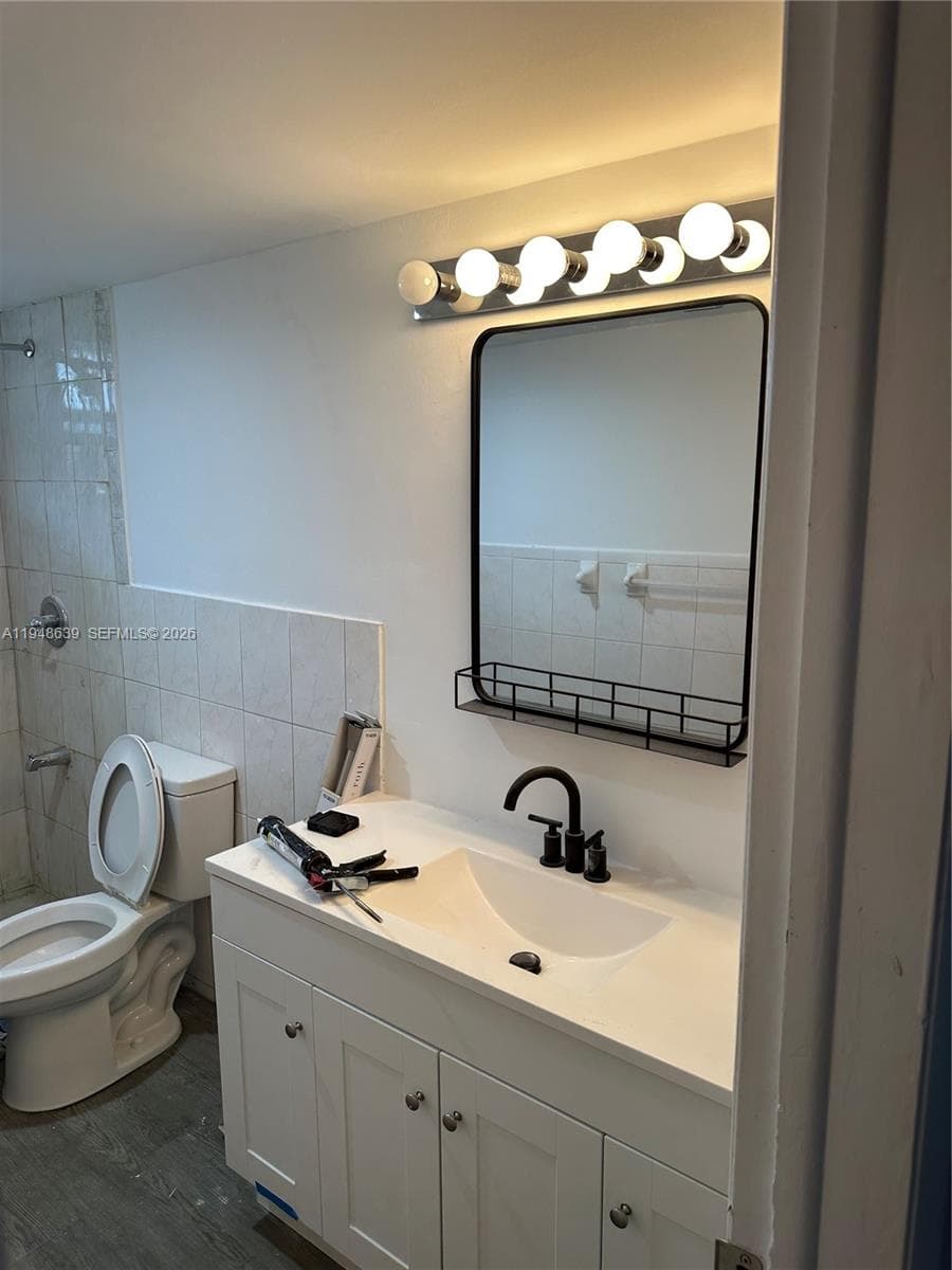 APRIL BREEZE CONDO · #104 in Hallandale Beach - Photo 12