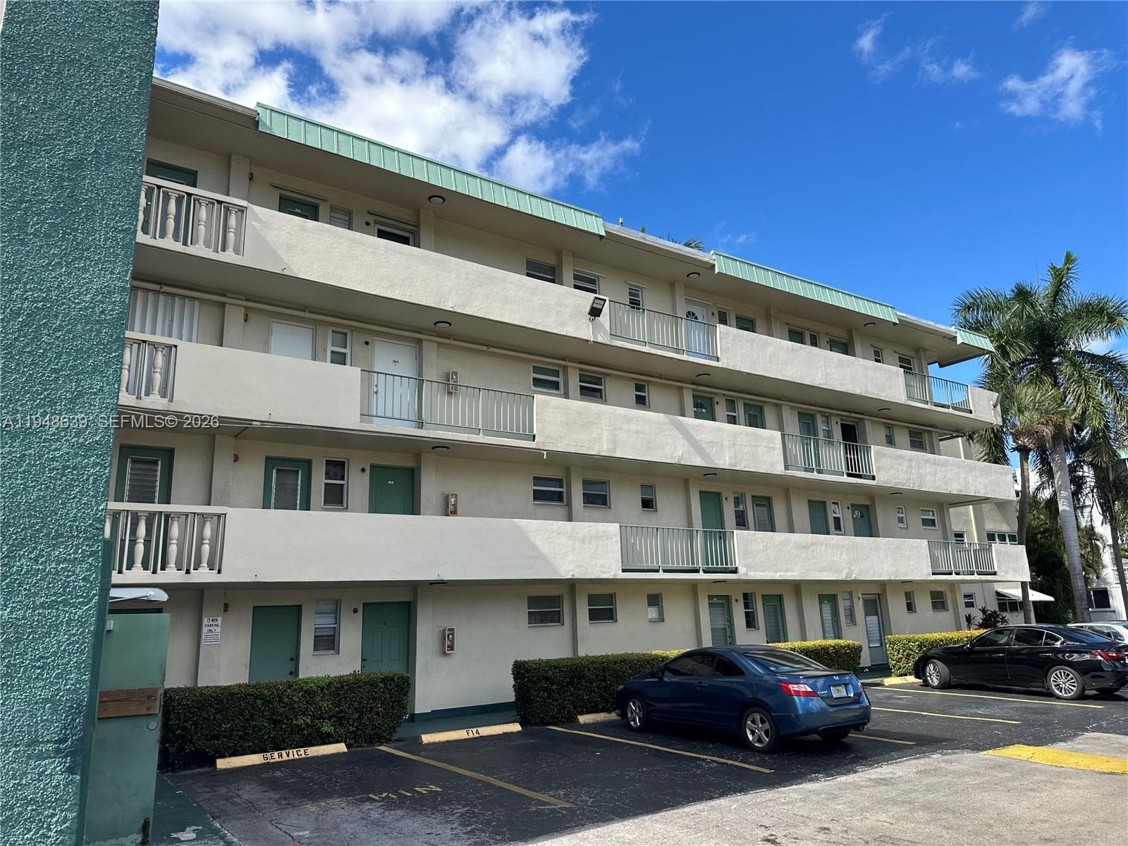 APRIL BREEZE CONDO · #104 in Hallandale Beach - Photo 4