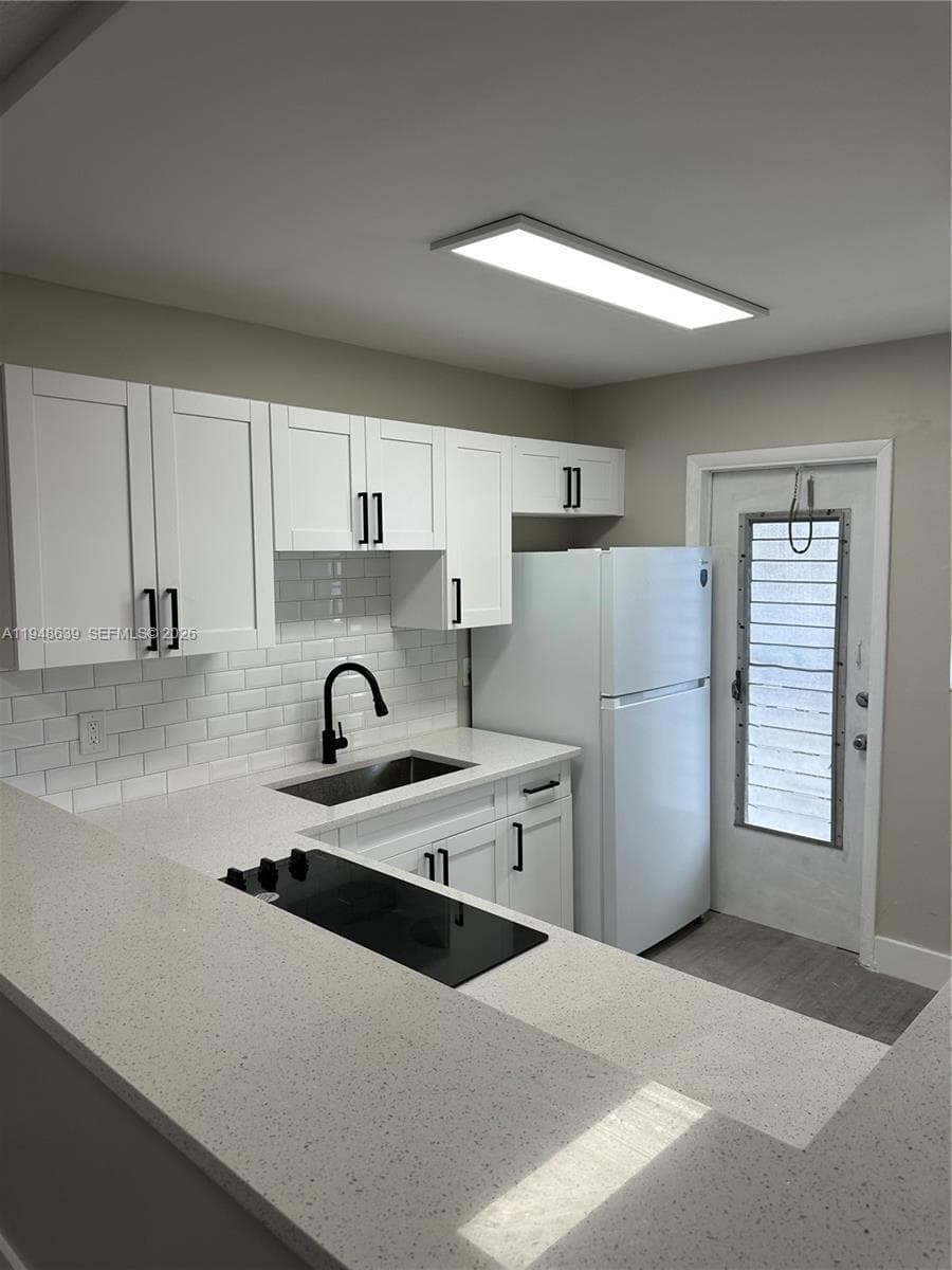 APRIL BREEZE CONDO · #104 in Hallandale Beach - Photo 8